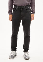 AARJO TARPA TAPERED JEANS | black washed authentic