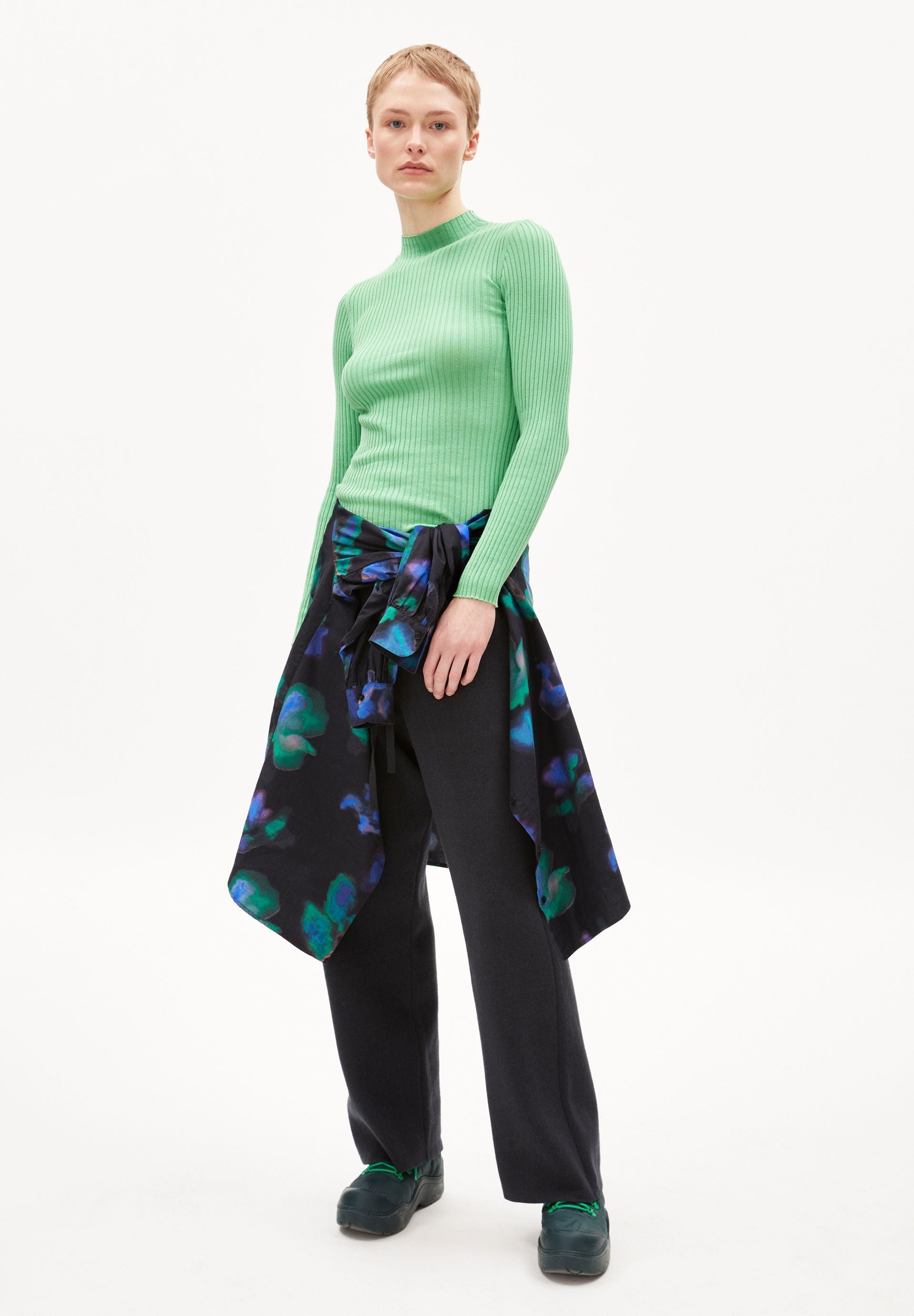 ALAANIA | apple neon