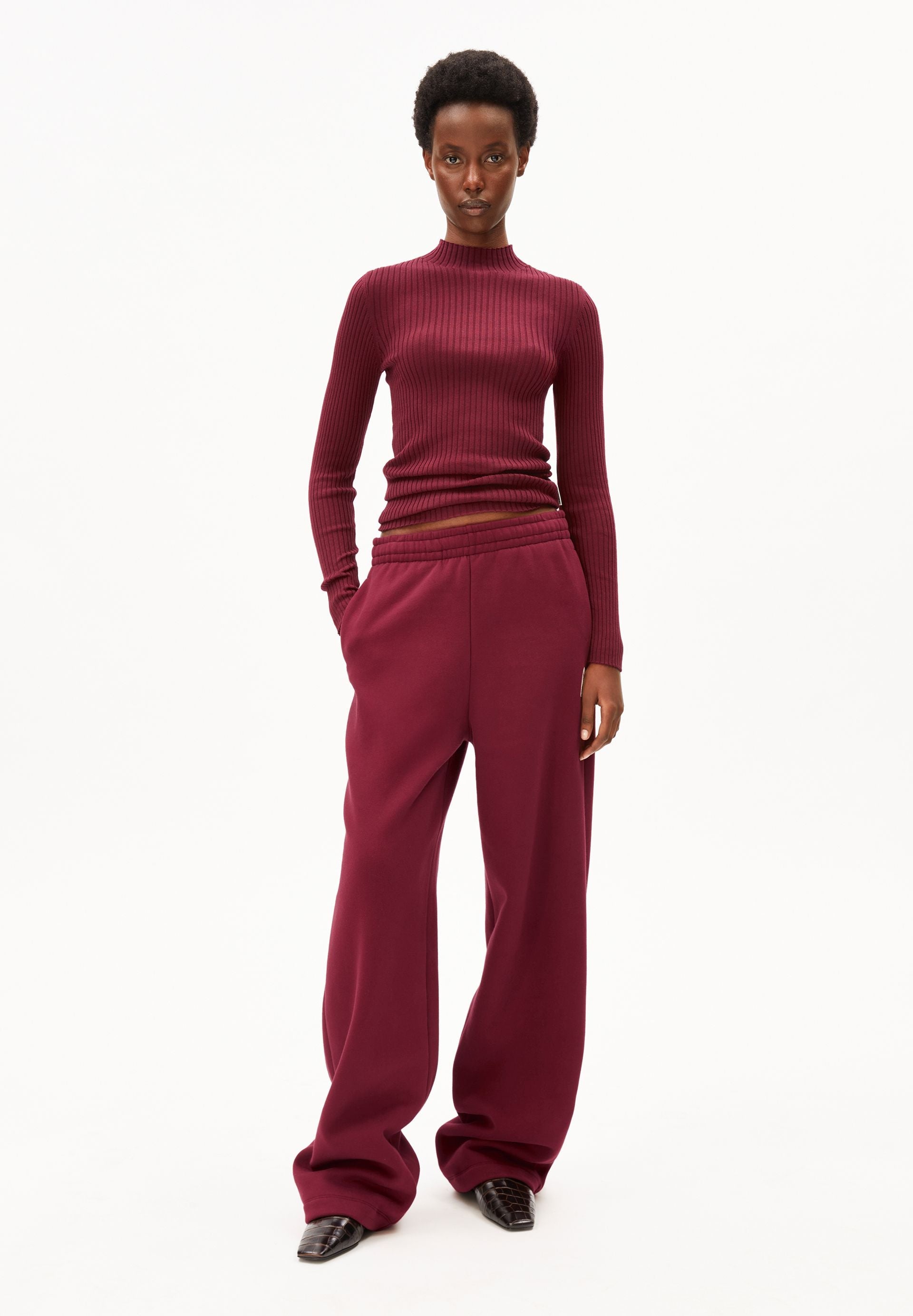 ALAANIA | velvet red