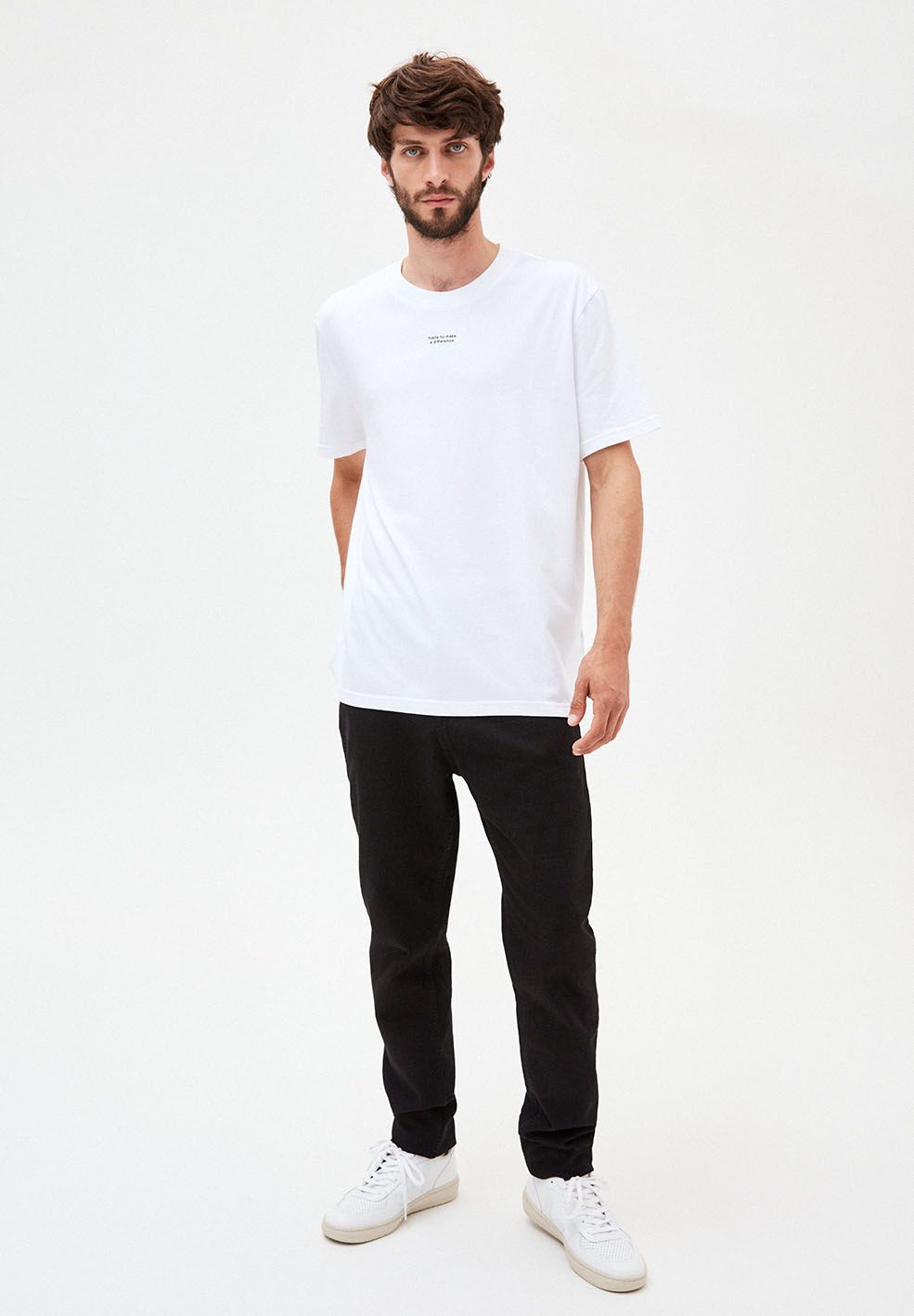 AADNAN CAPSULE.01 | white
