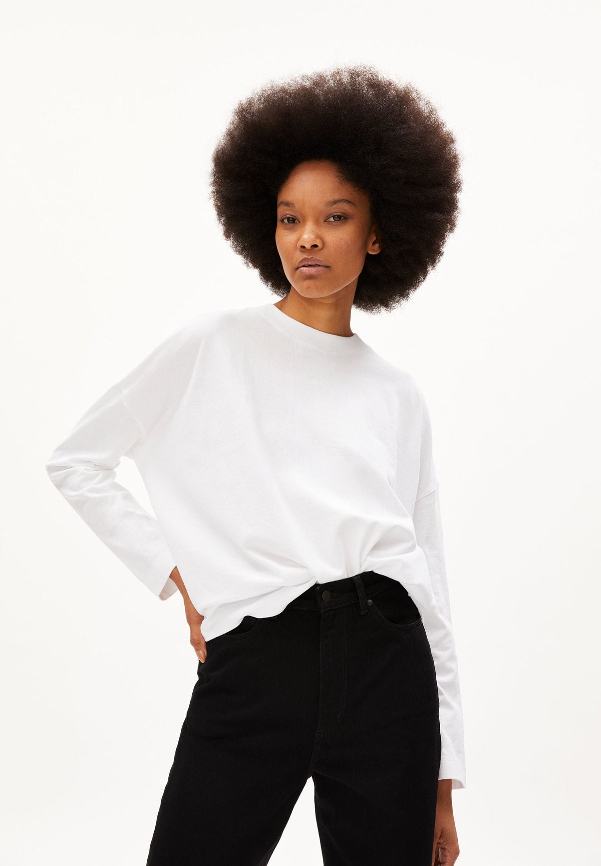 AALEXJAA | white