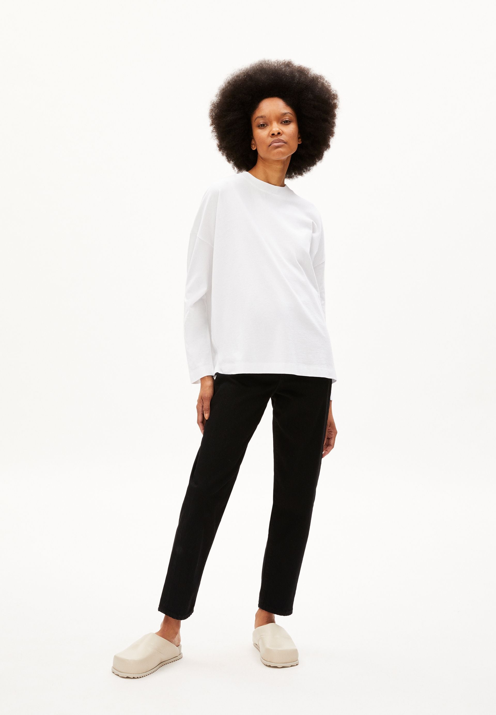 AALEXJAA | white