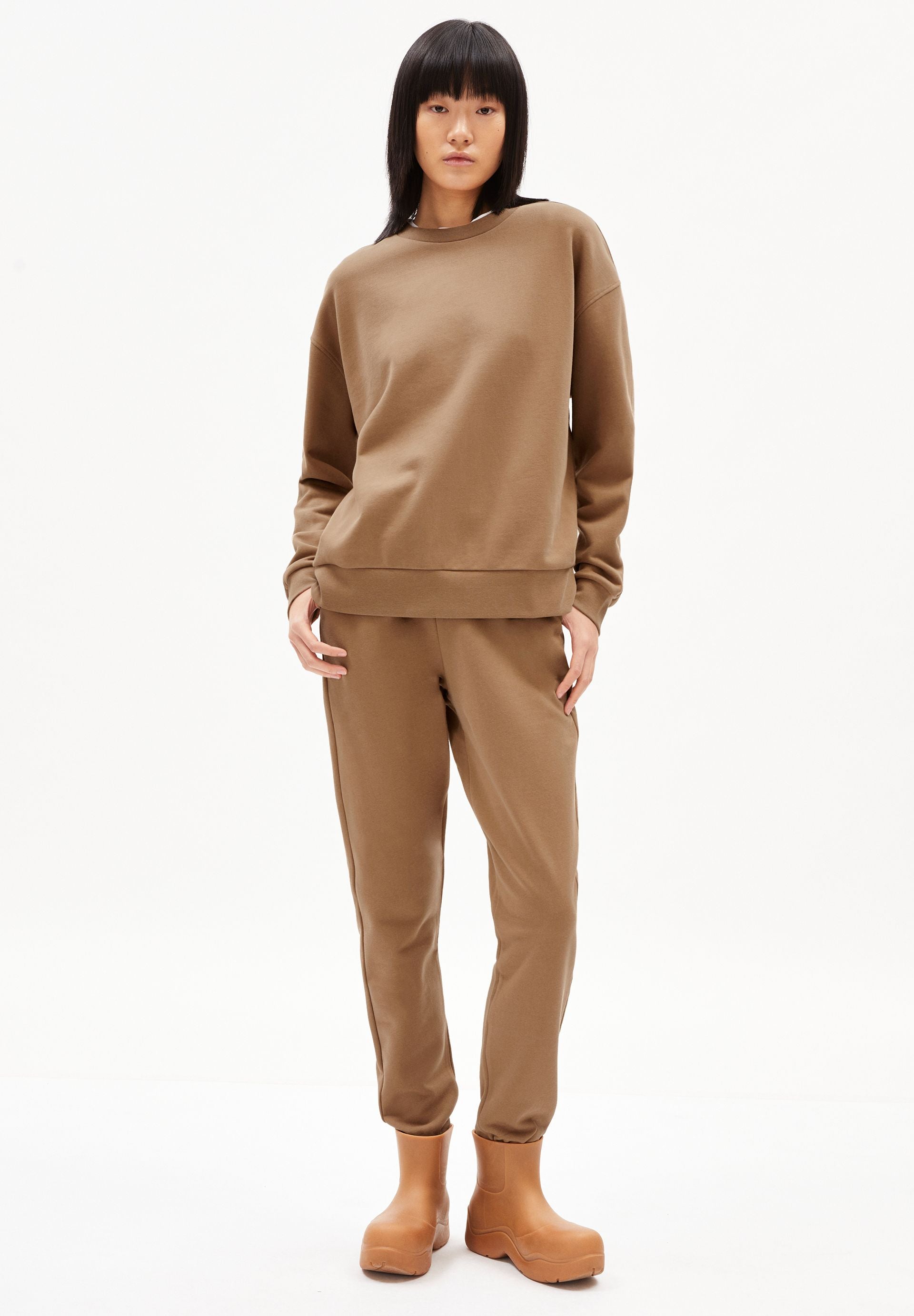 AARIN | smoky almond