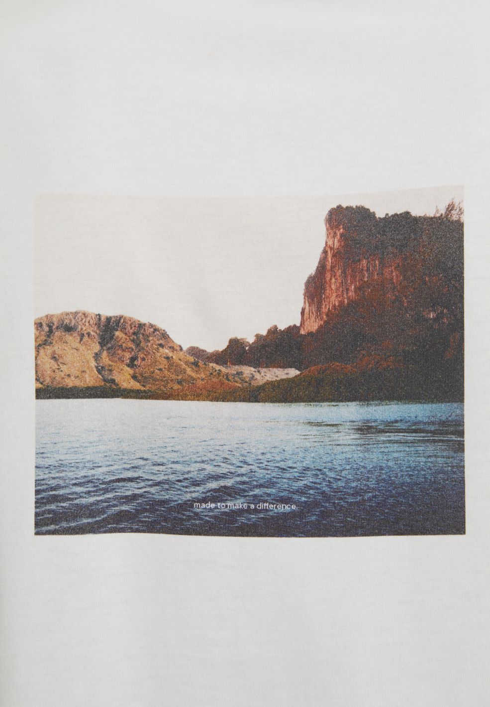 AADO VIEW | white
