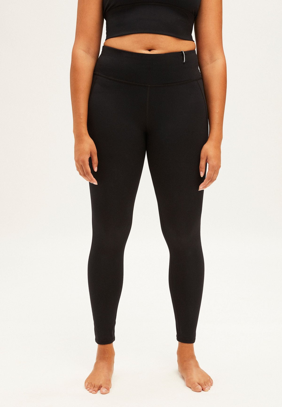 AASANA LI | black