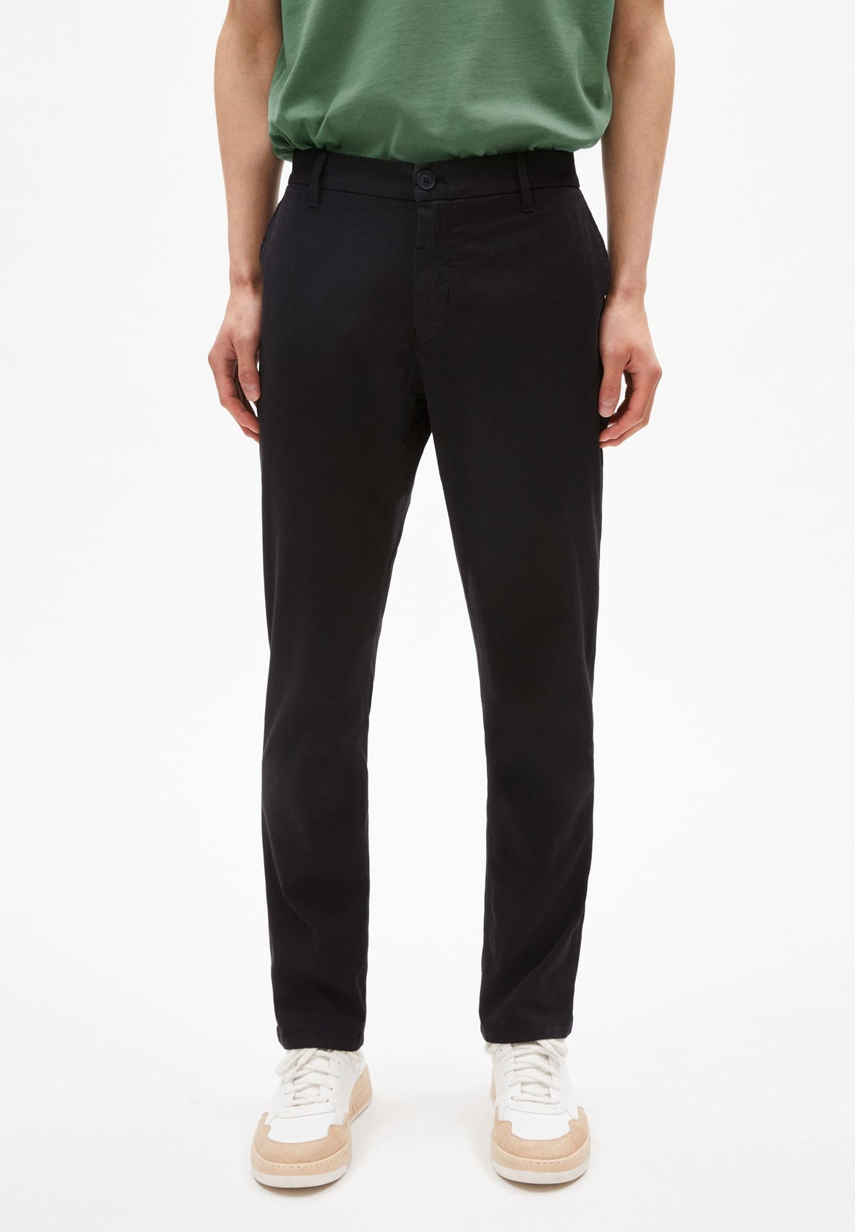 AATO REGULAR | black