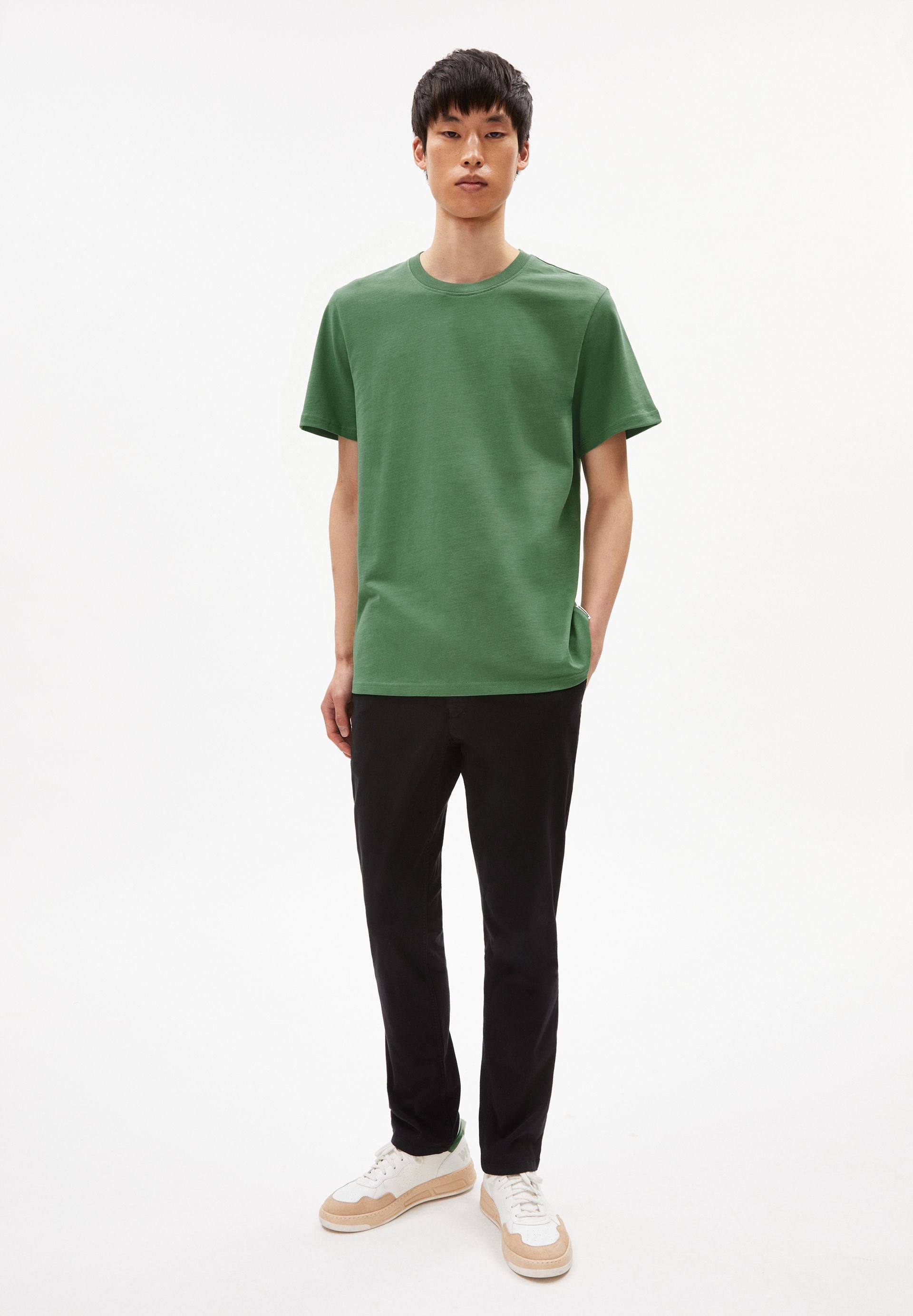 AATO REGULAR | black