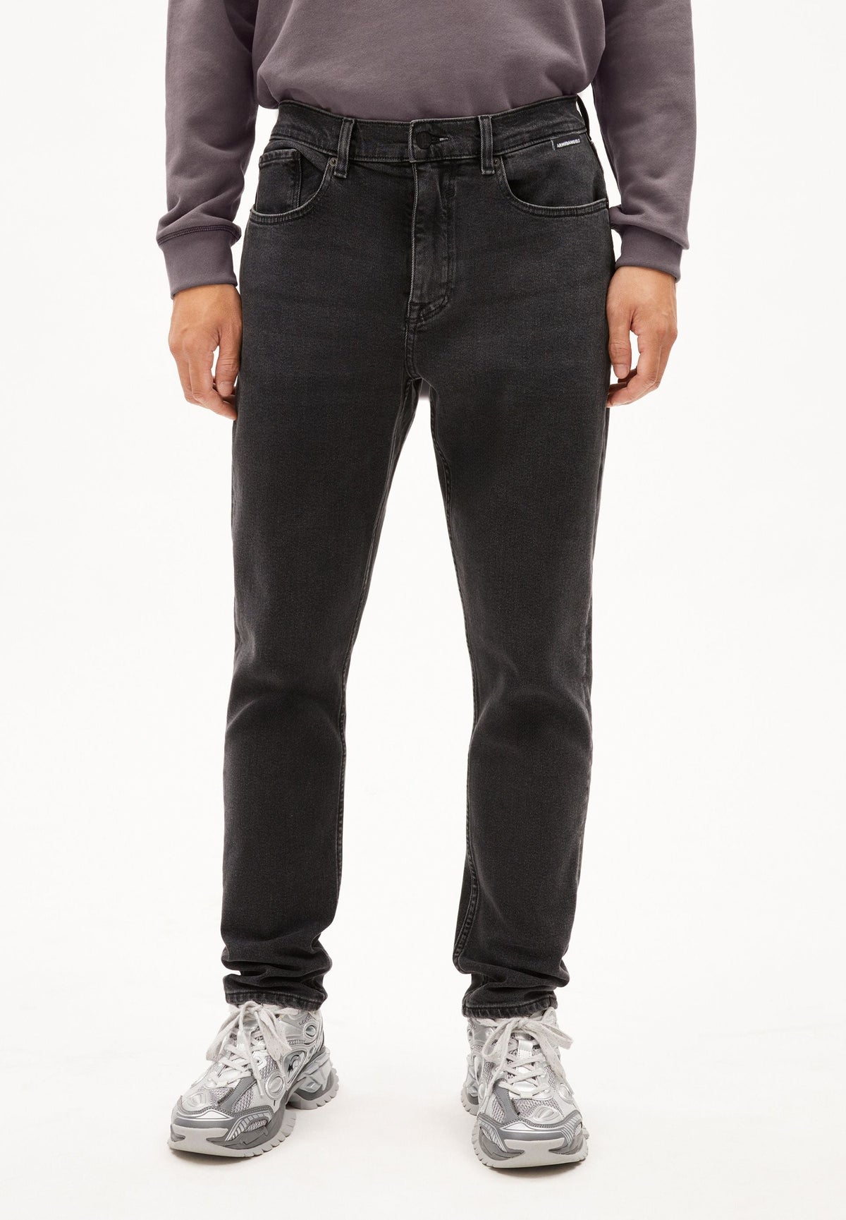 AARJO TARPA TAPERED JEANS | black washed authentic
