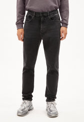 AARJO TARPA TAPERED JEANS | black washed authentic