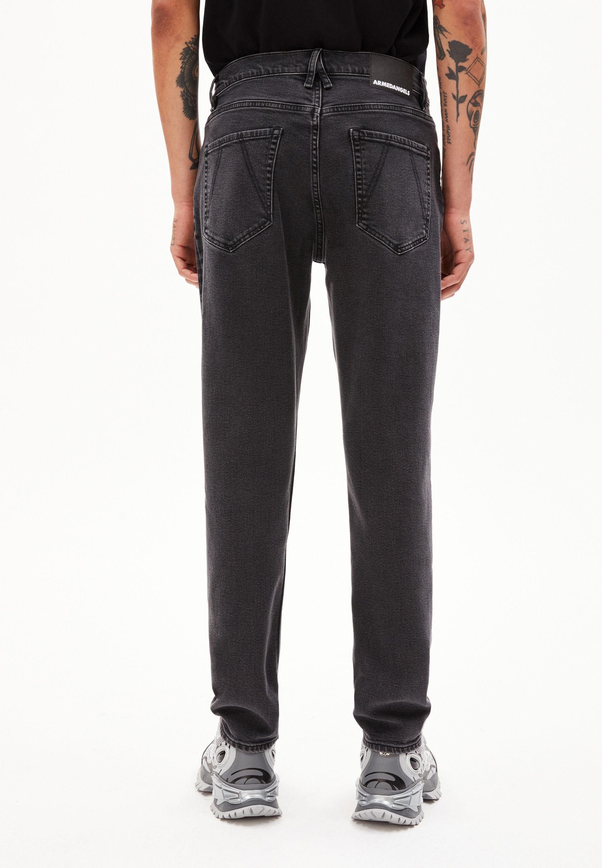 AARJO TARPA TAPERED JEANS | smoked