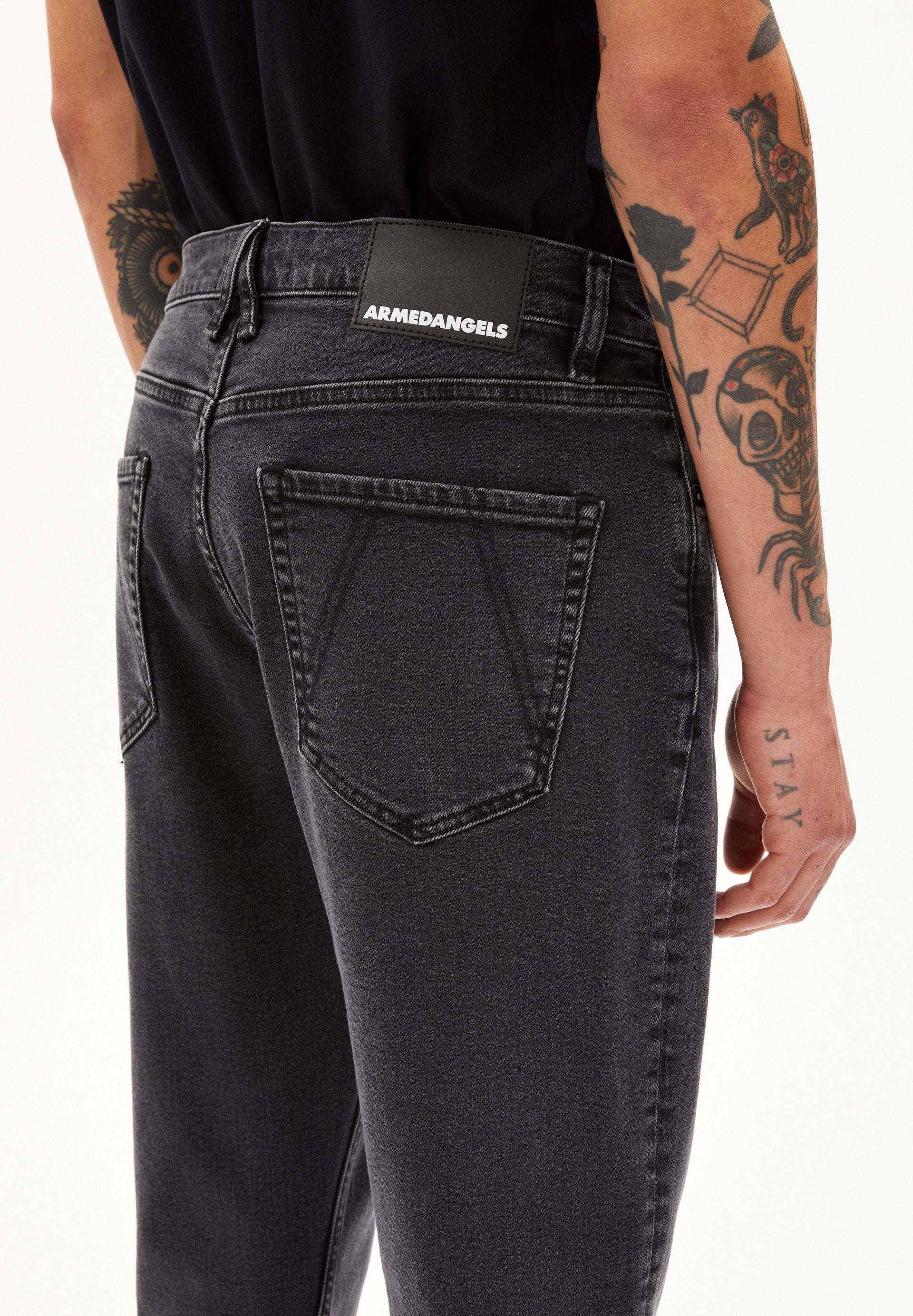 AARJO TARPA TAPERED JEANS | smoked