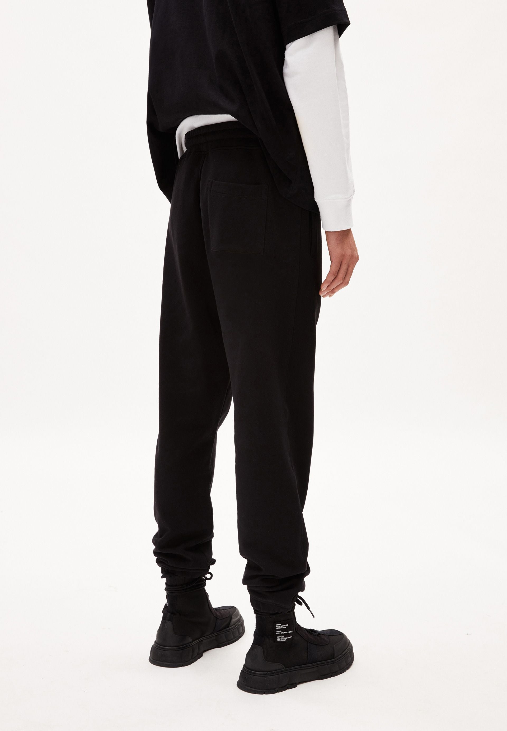 AAIKE ICONIC CAPSULE | black