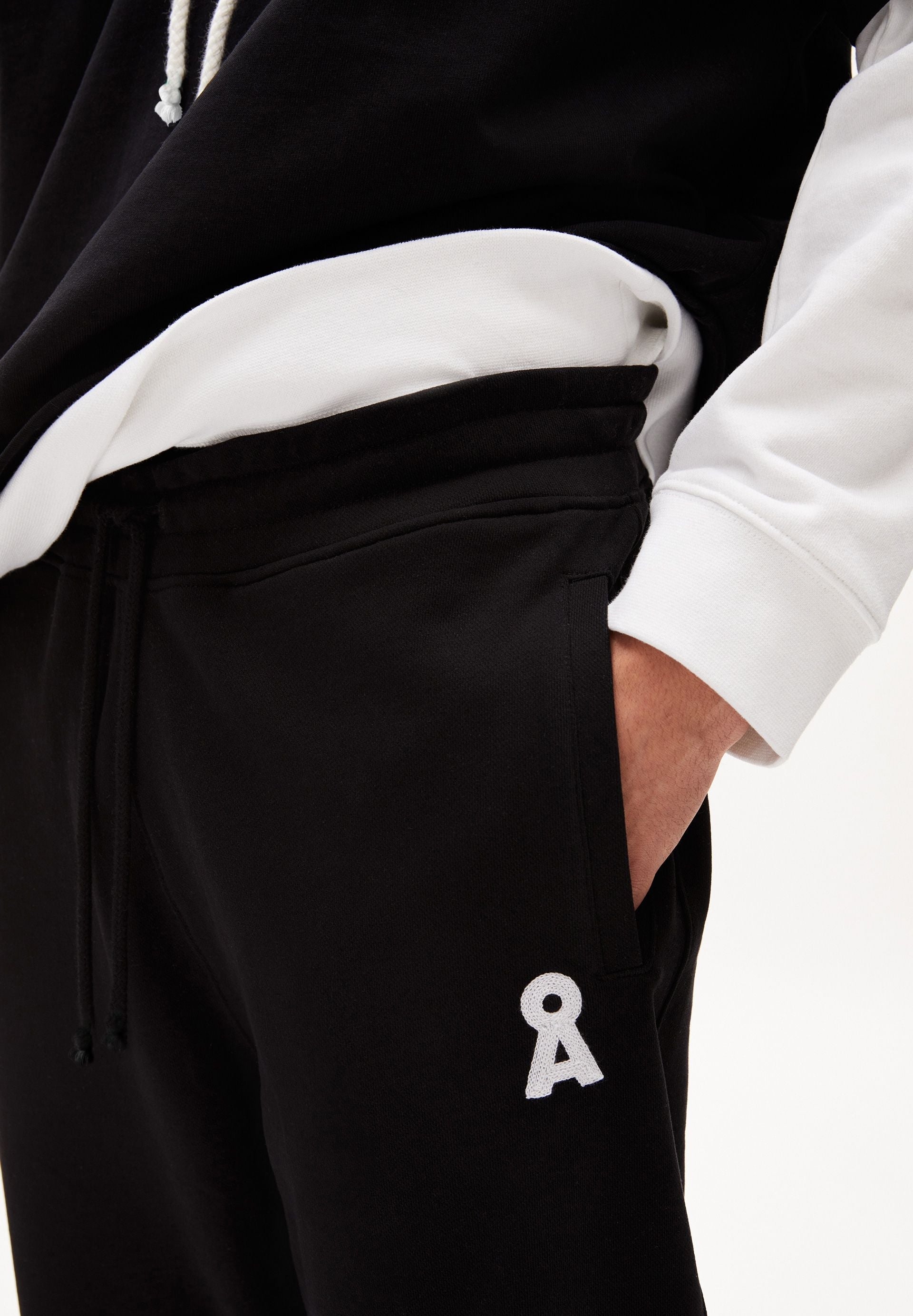 AAIKE ICONIC CAPSULE | black
