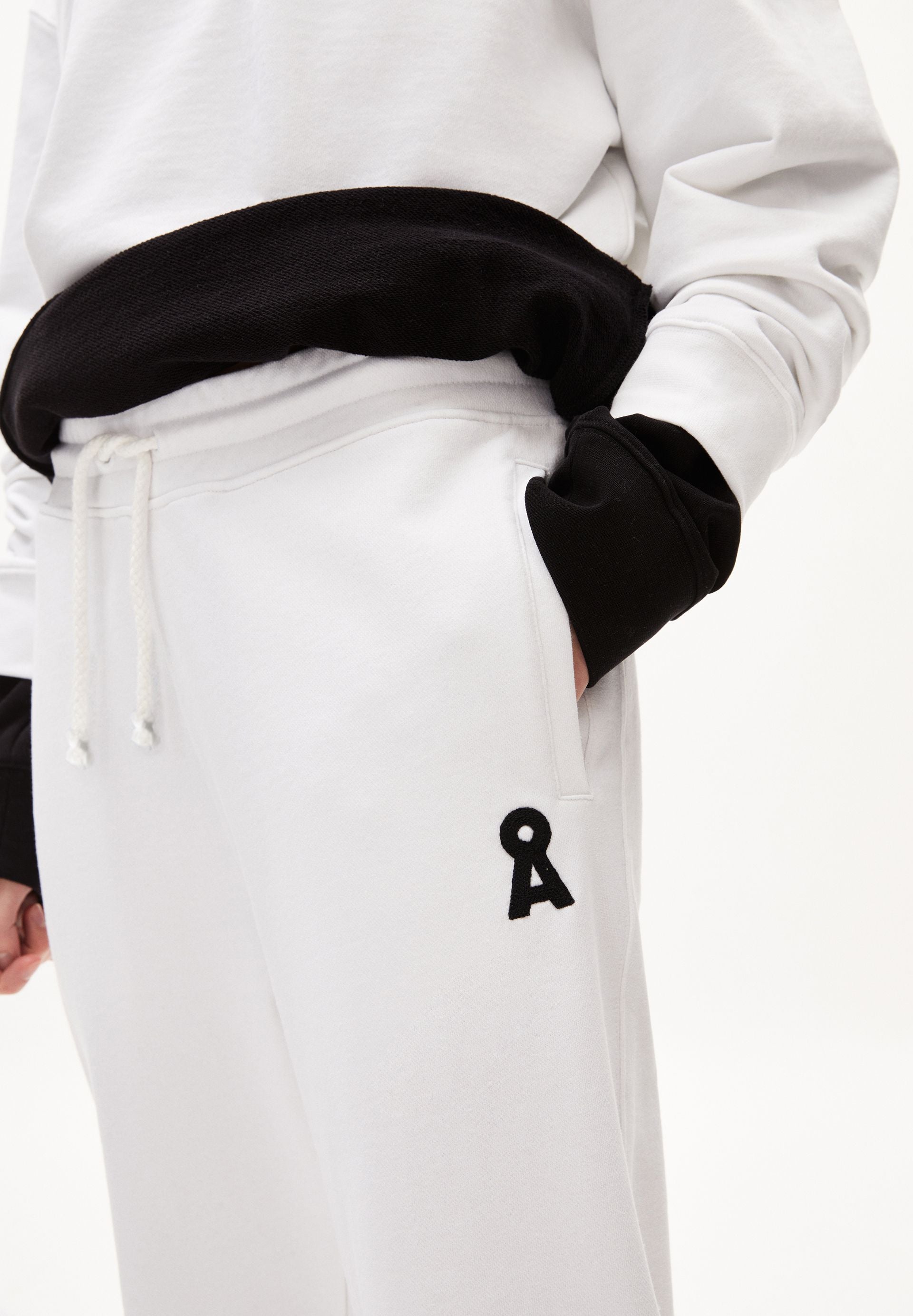 AAIKE ICONIC CAPSULE | white
