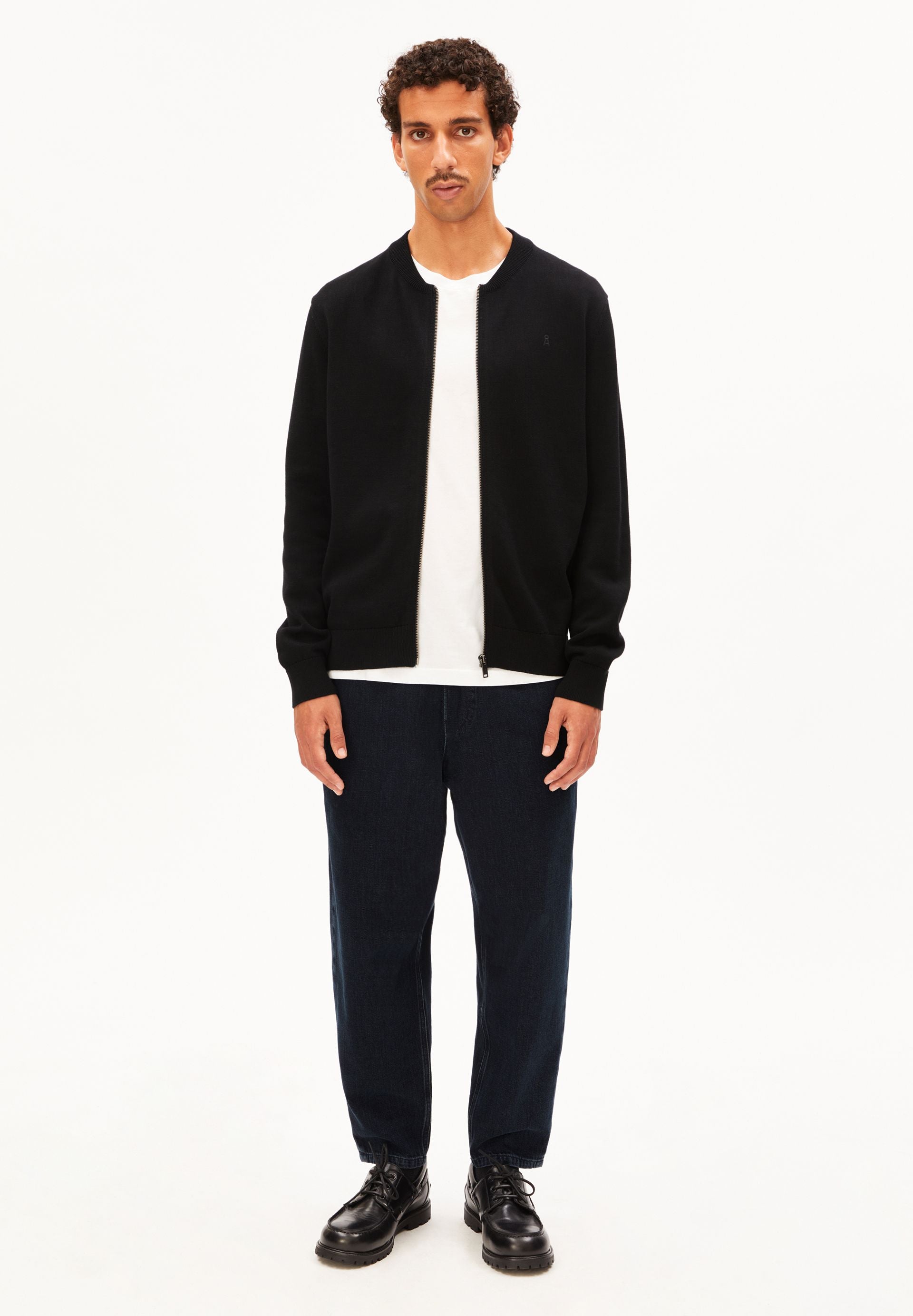 AGAAMON STRICKJACKE | black