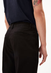 AATHAN | black