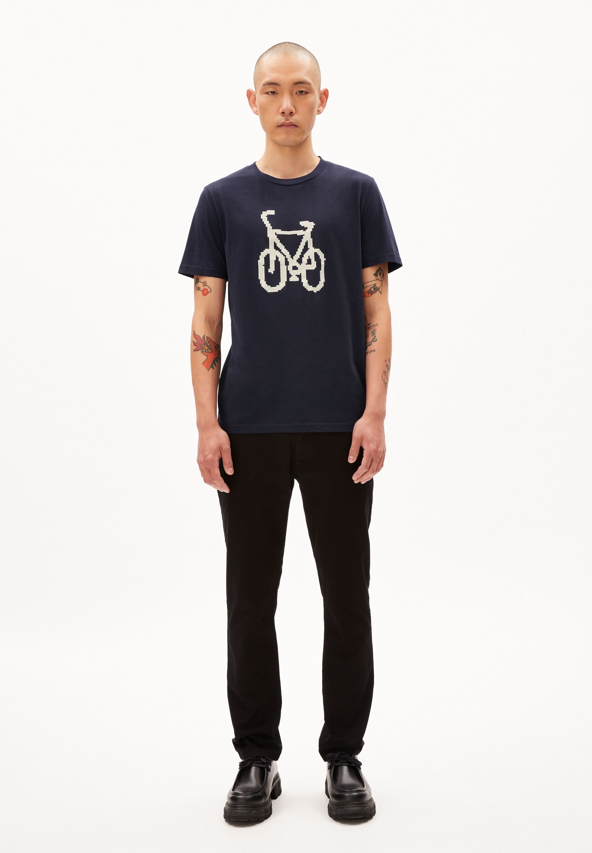 AATHAN | black