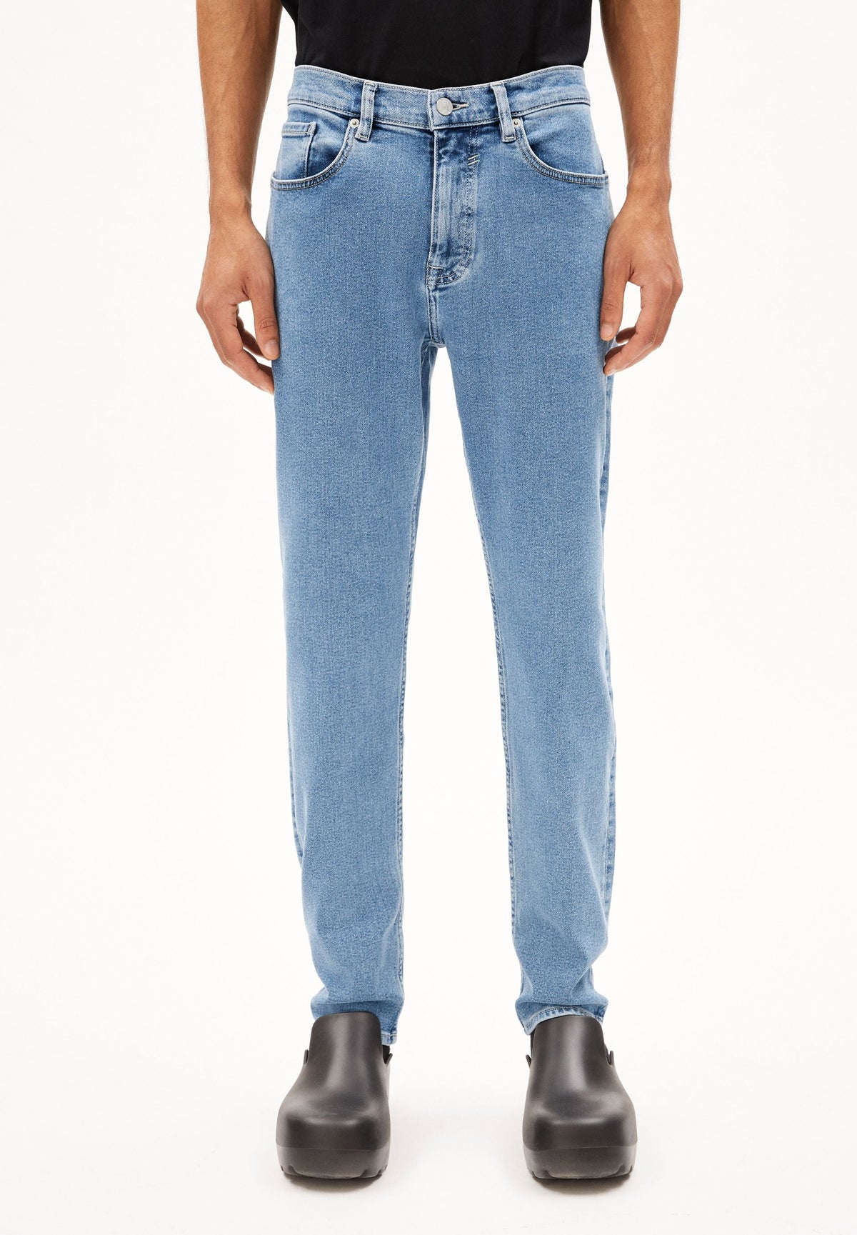 AARJO TARPA TAPERED JEANS | washed light indigo