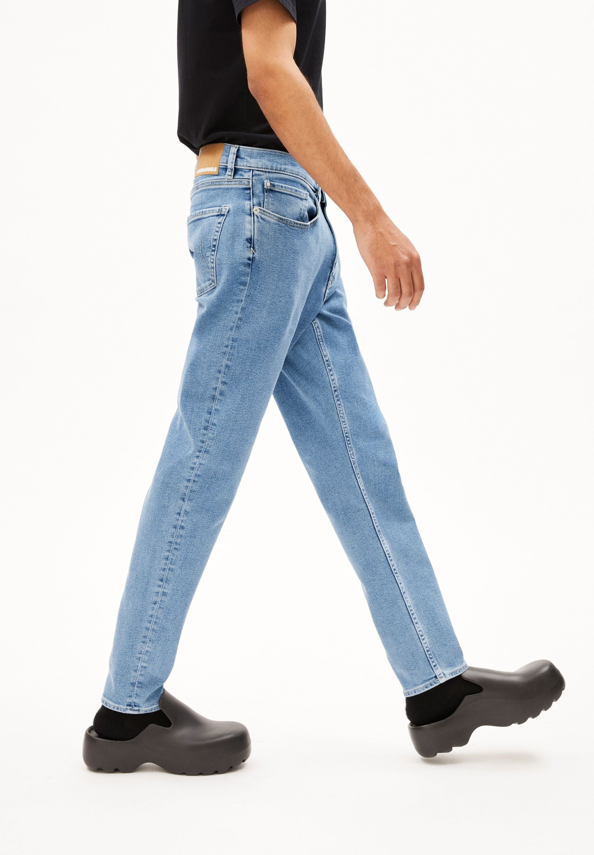 AARJO TARPA TAPERED JEANS | washed light indigo