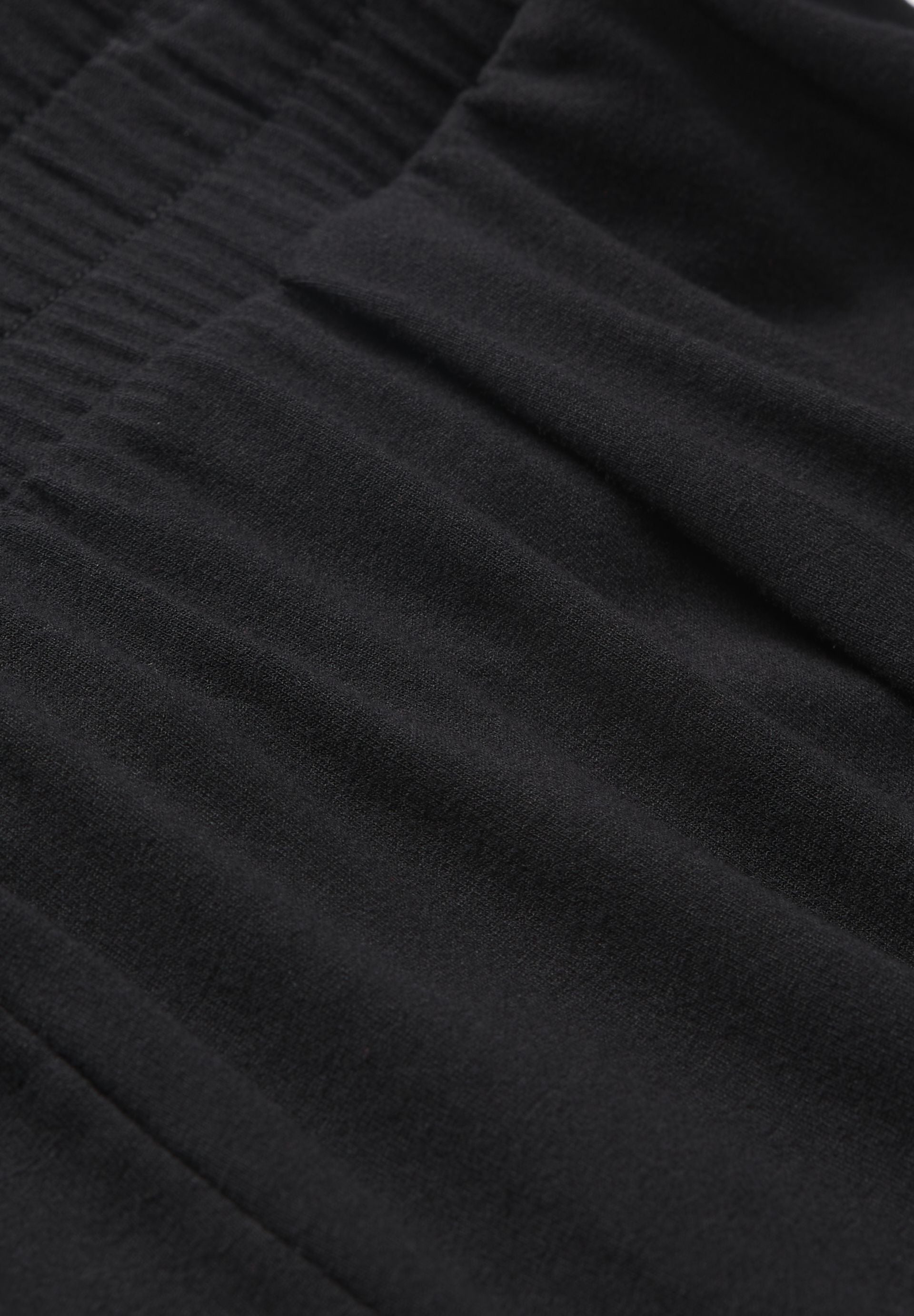 AAREZU | black