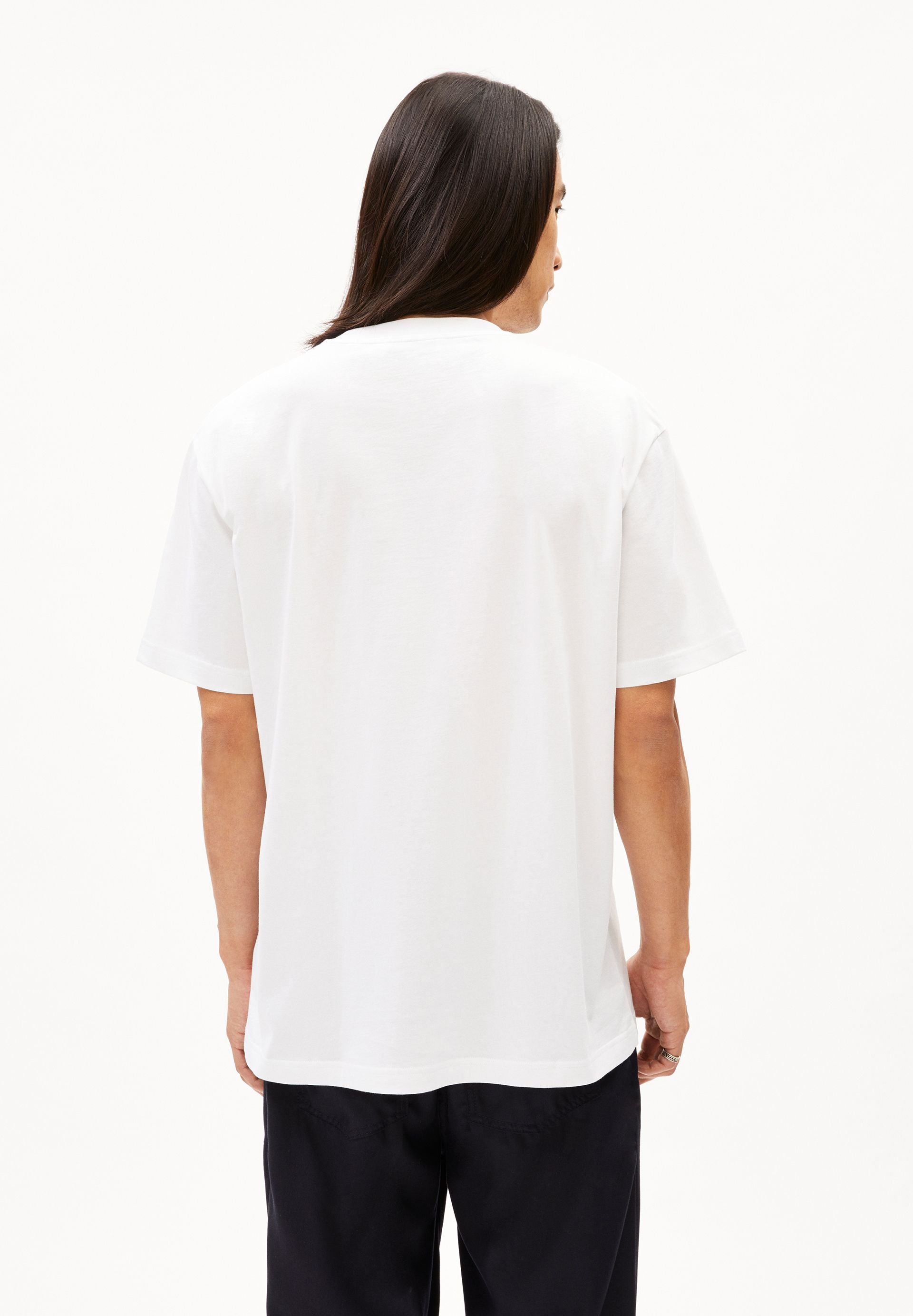 AADRU | white