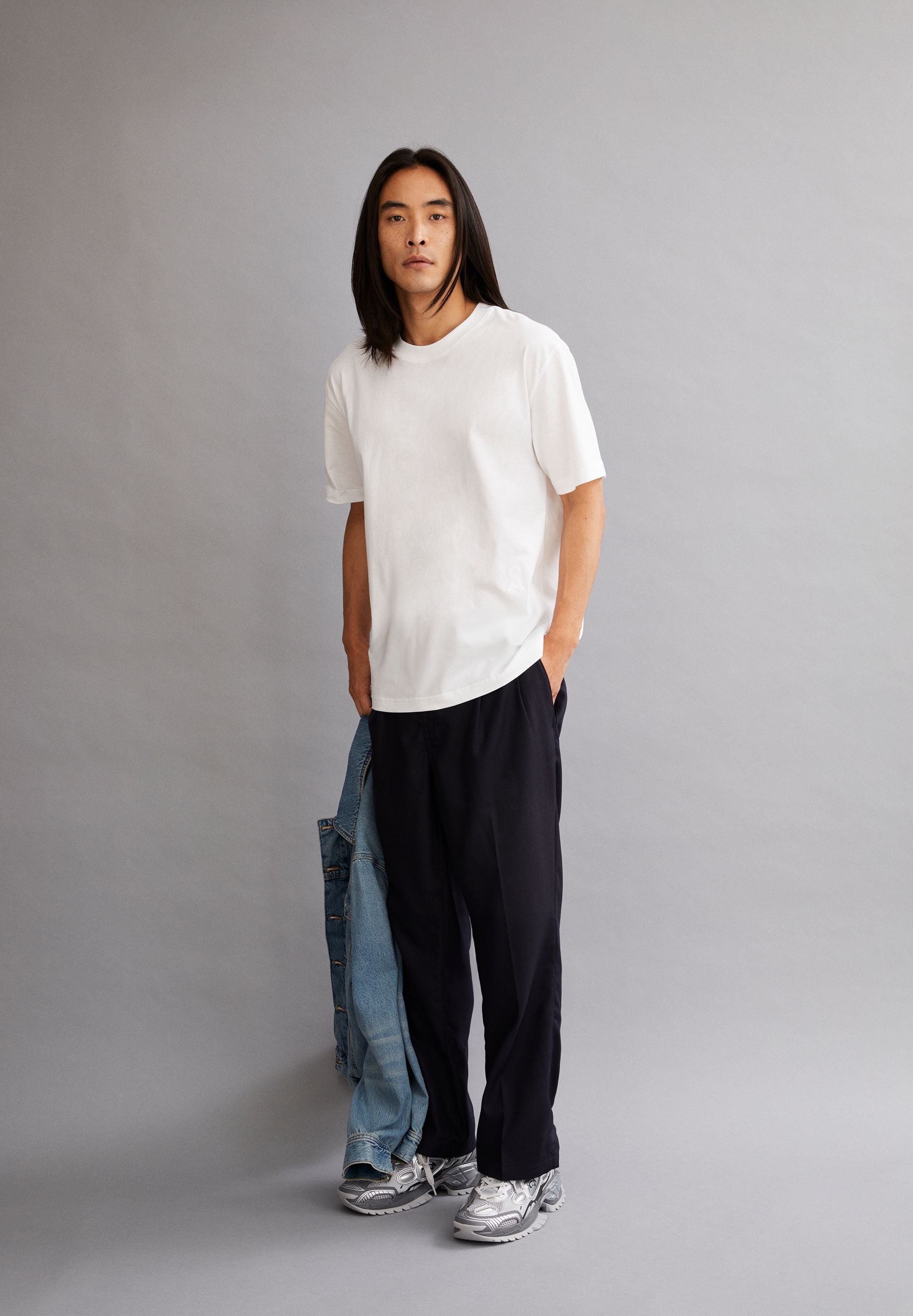 AADRU | white
