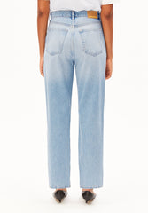 AAIKALA HIGH WAIST STRAIGHT JEANS | andromedar