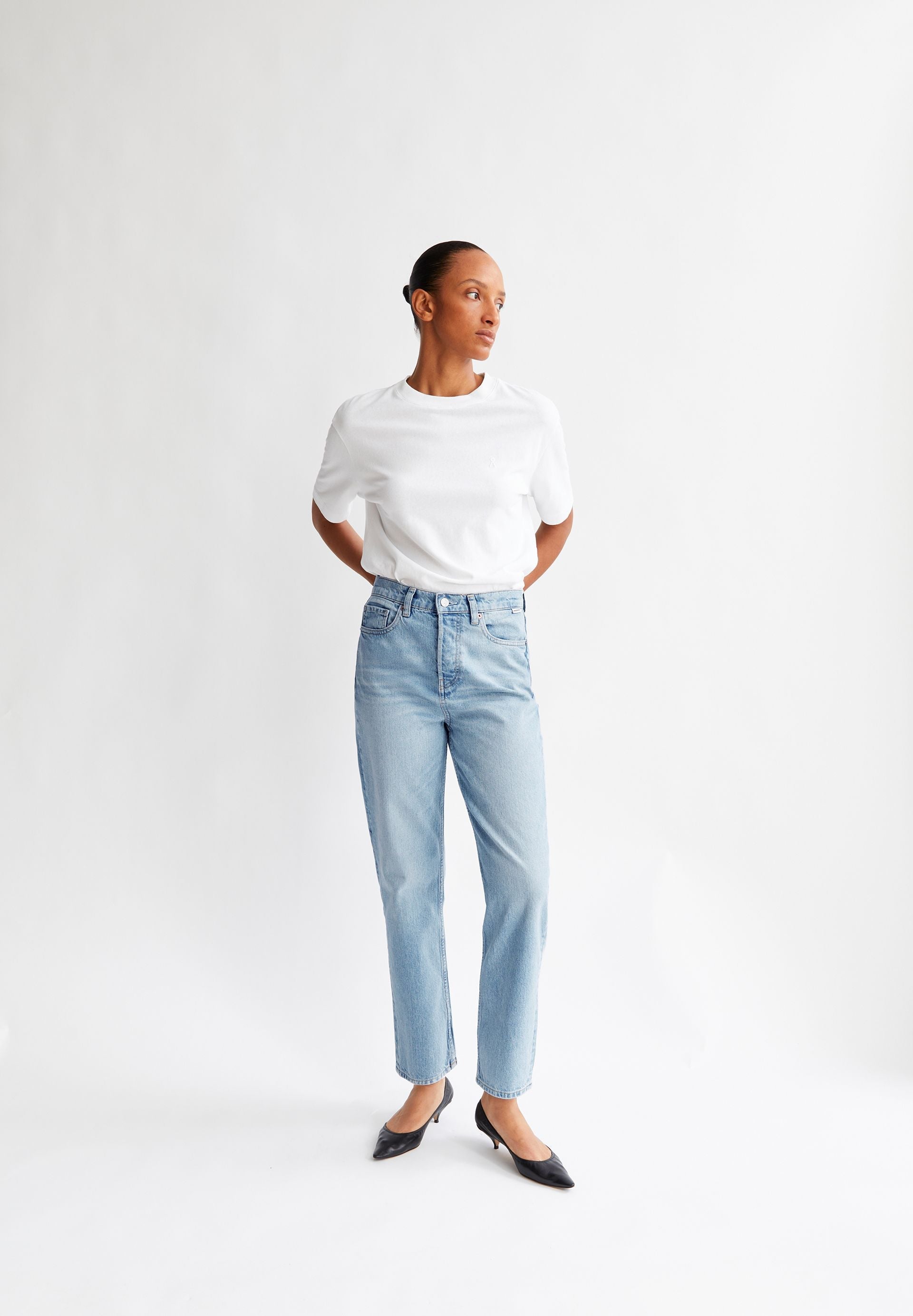AAIKALA HIGH WAIST STRAIGHT JEANS | andromedar