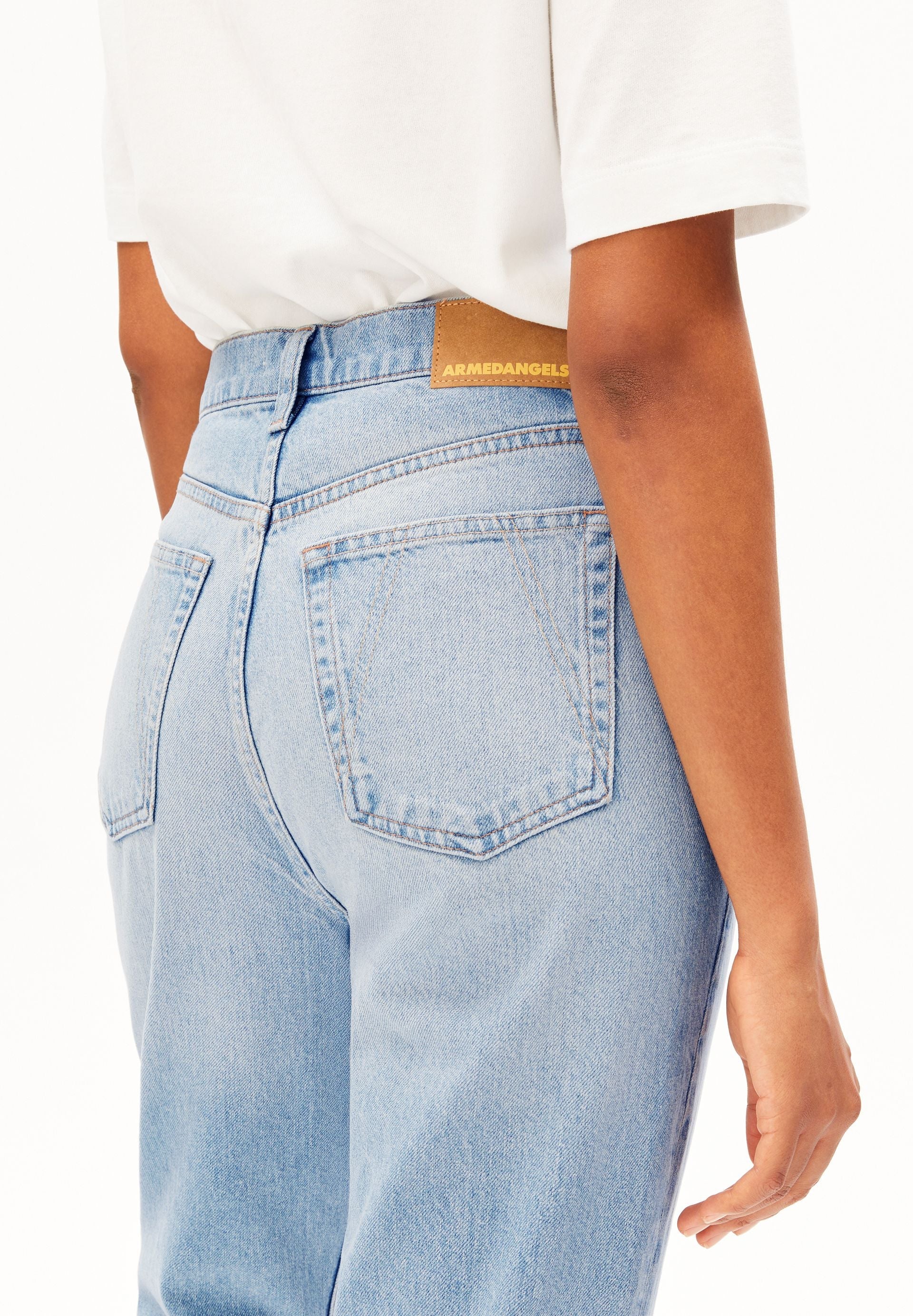 AAIKALA HIGH WAIST STRAIGHT JEANS | andromedar