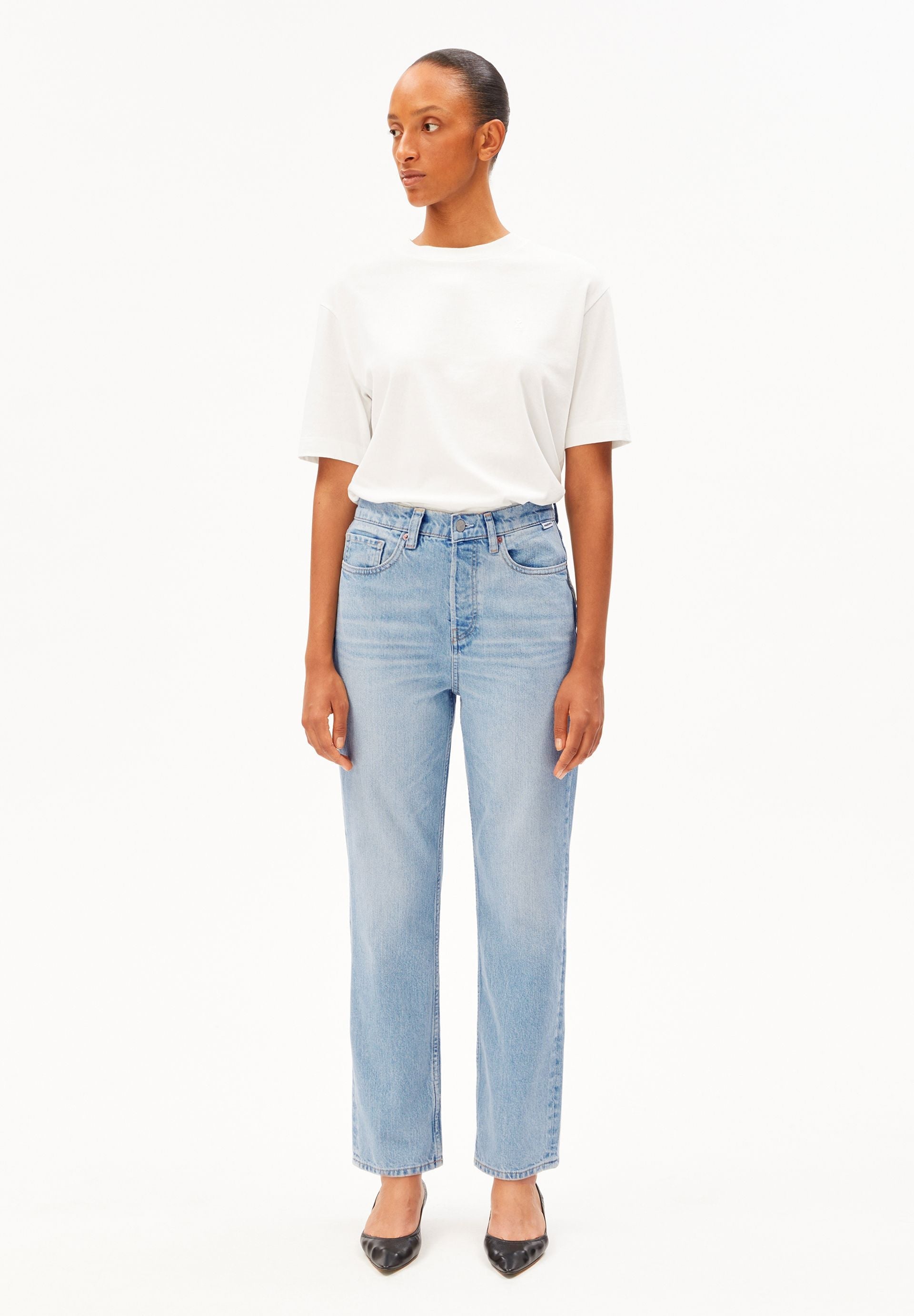 AAIKALA HIGH WAIST STRAIGHT JEANS | andromedar