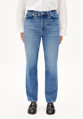AAIKALA HIGH WAIST STRAIGHT JEANS | crunchy