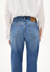AAIKALA HIGH WAIST STRAIGHT JEANS | crunchy