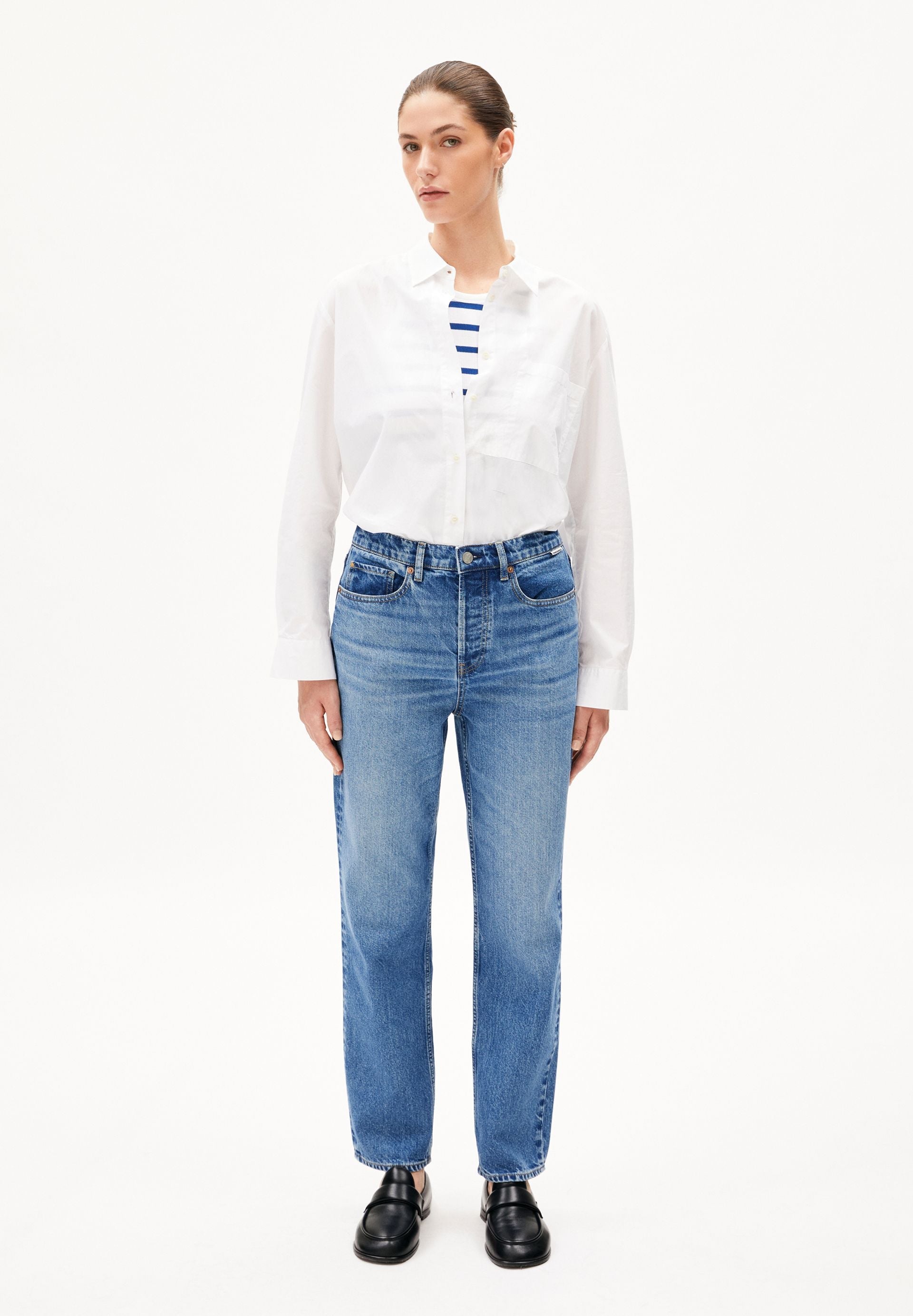 AAIKALA HIGH WAIST STRAIGHT JEANS | crunchy