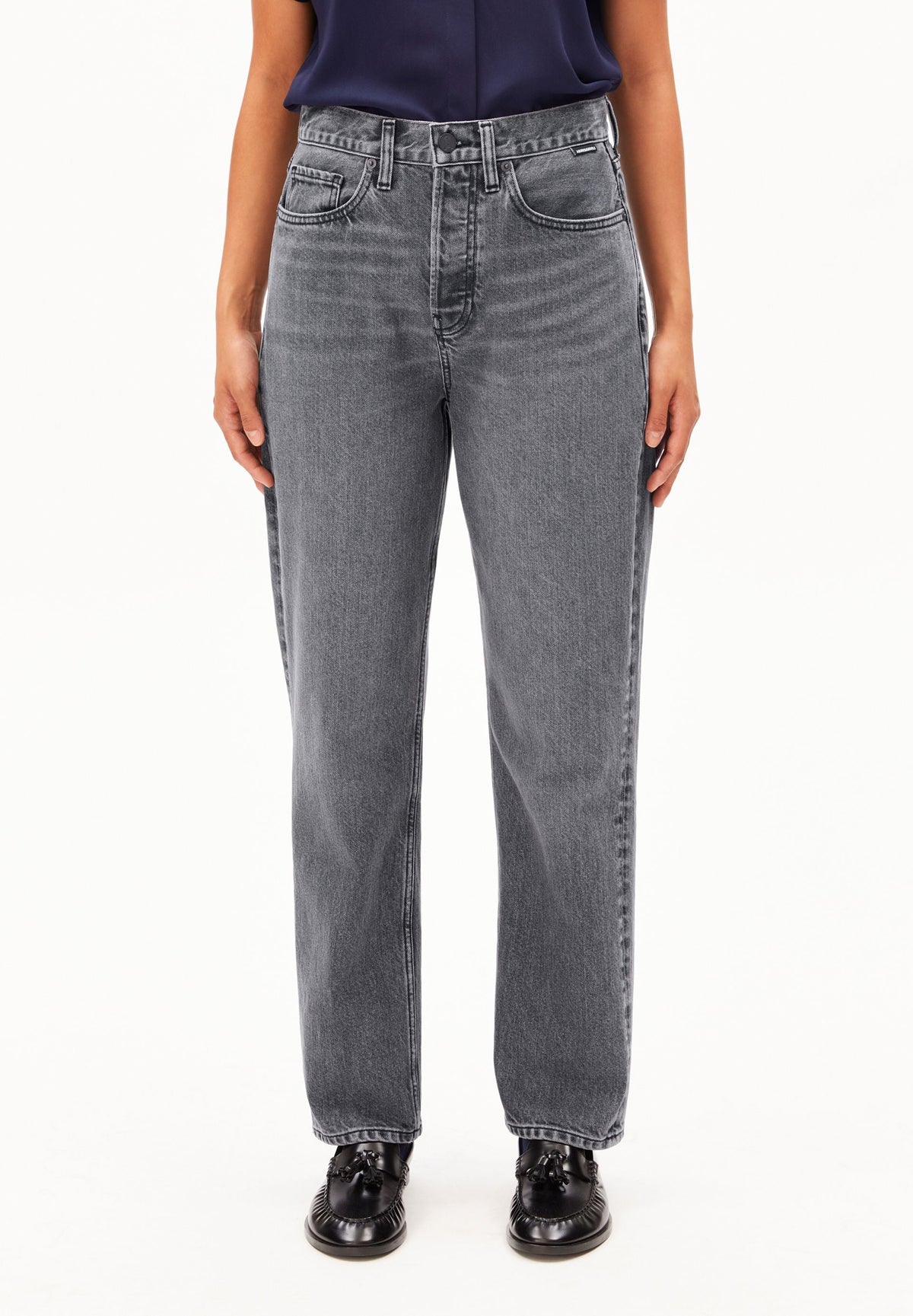 AAIKALA HIGH WAIST STRAIGHT JEANS | soft ash