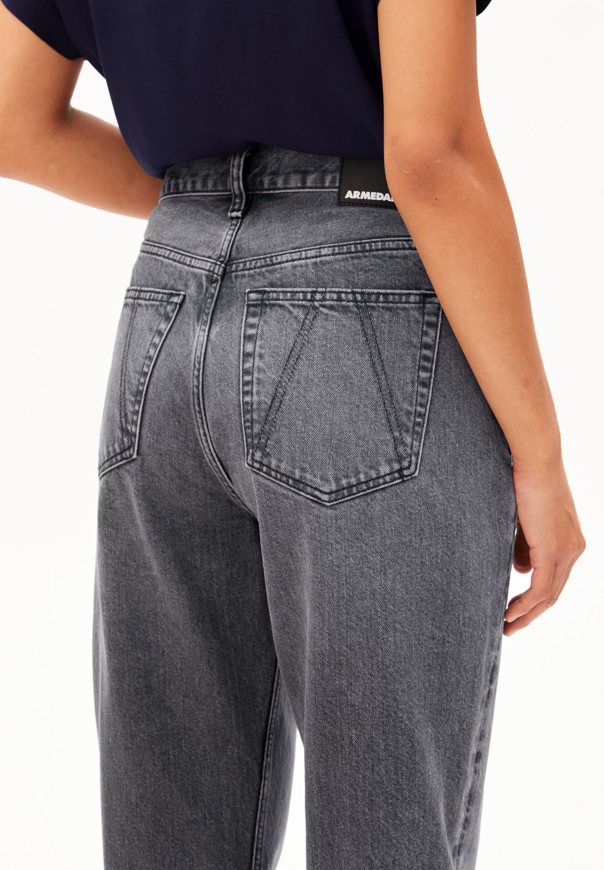 AAIKALA HIGH WAIST STRAIGHT JEANS | soft ash