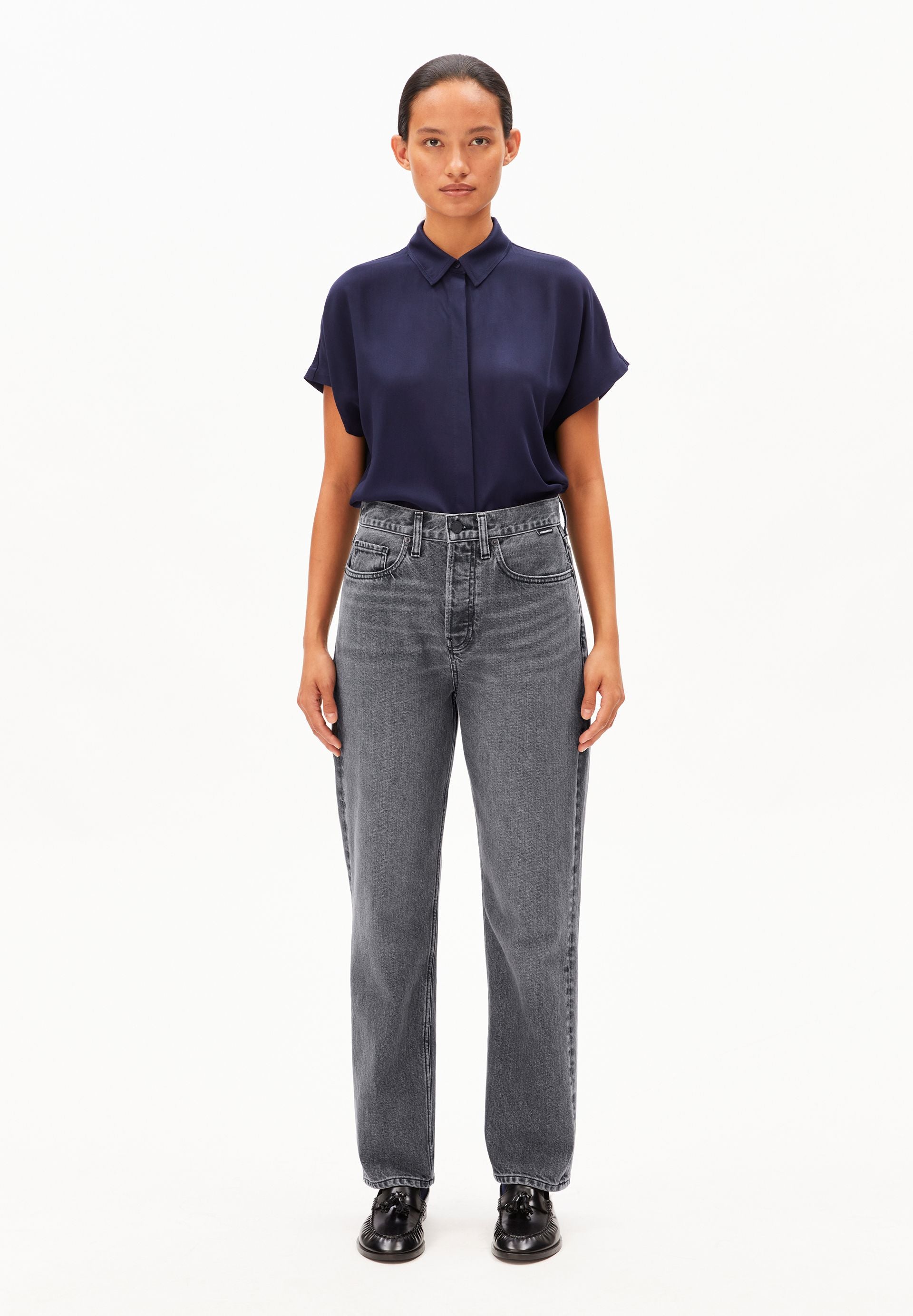 AAIKALA HIGH WAIST STRAIGHT JEANS | soft ash