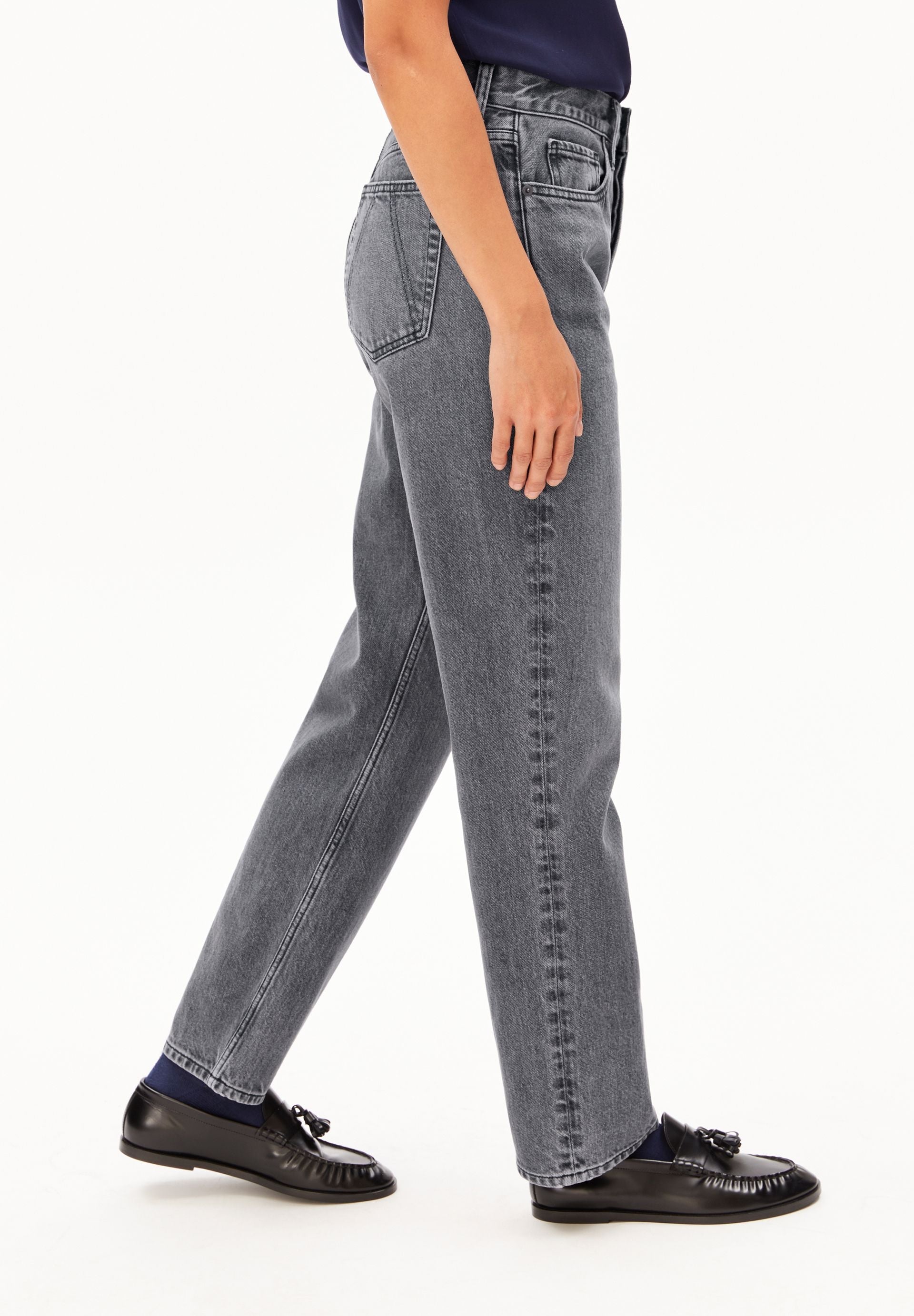AAIKALA HIGH WAIST STRAIGHT JEANS | soft ash