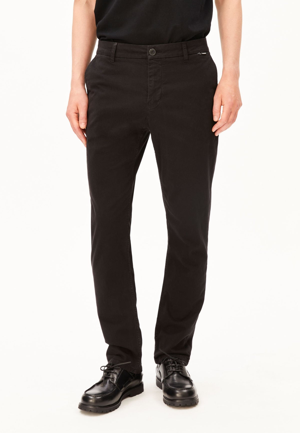 AASTER CHINOHOSE | black