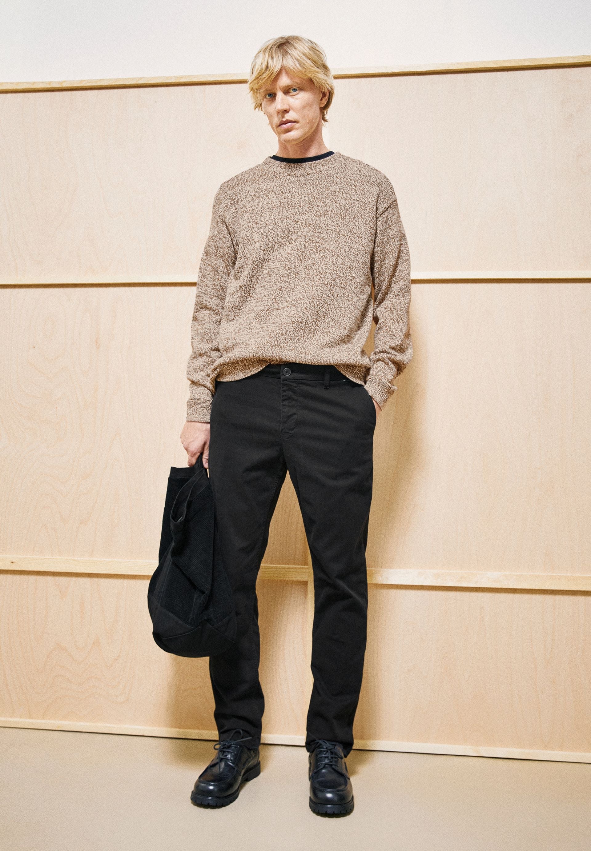 AASTER CHINOHOSE | black