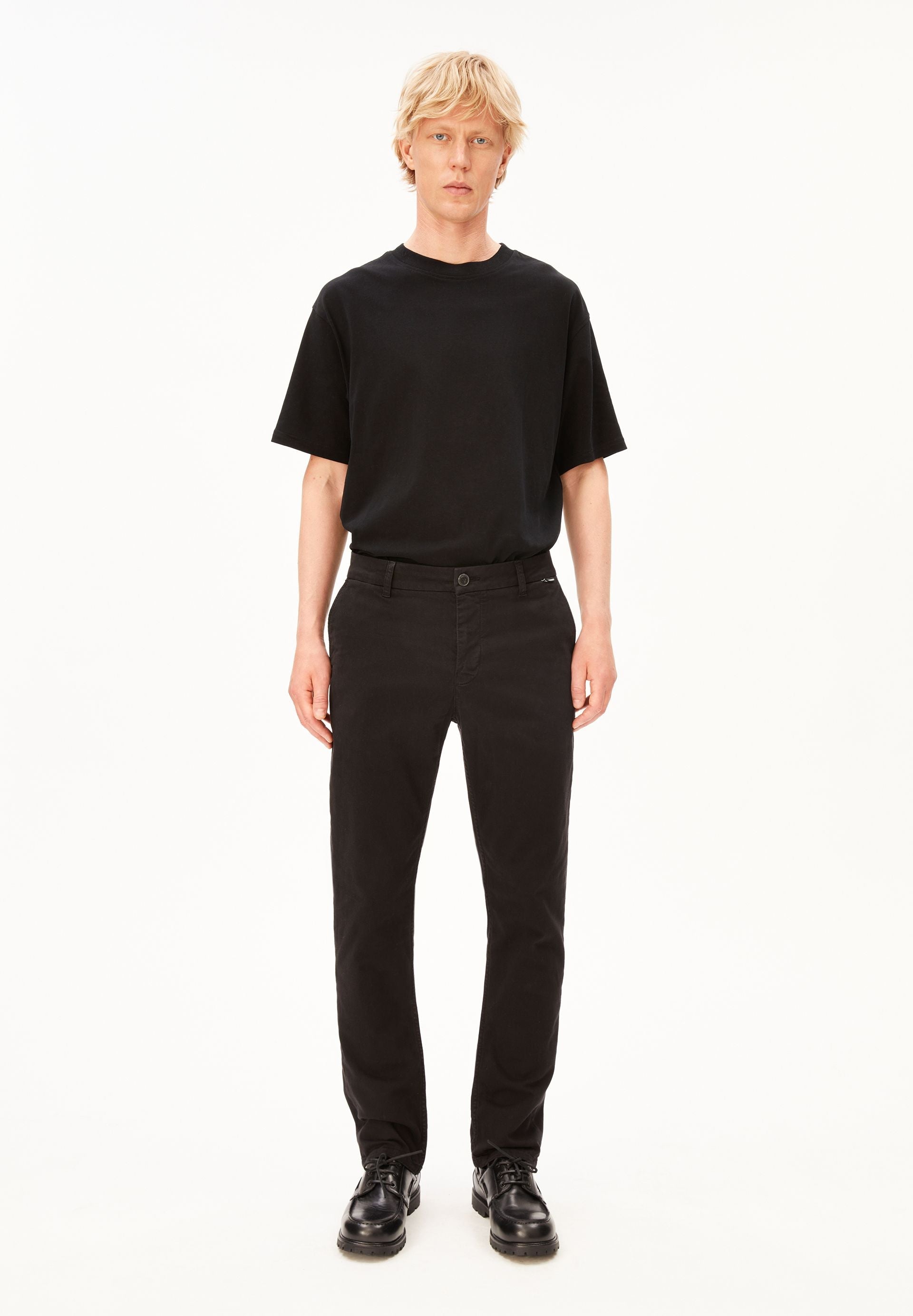 AASTER CHINOHOSE | black