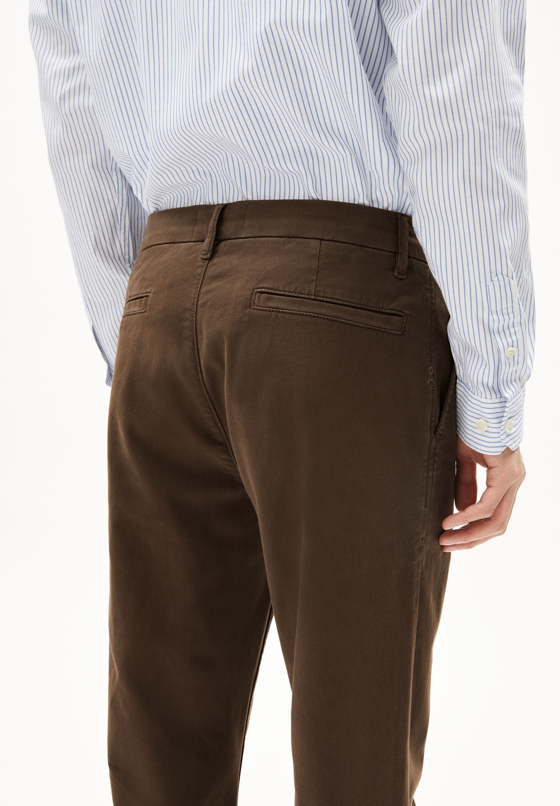 AASTER CHINOHOSE | tree shade