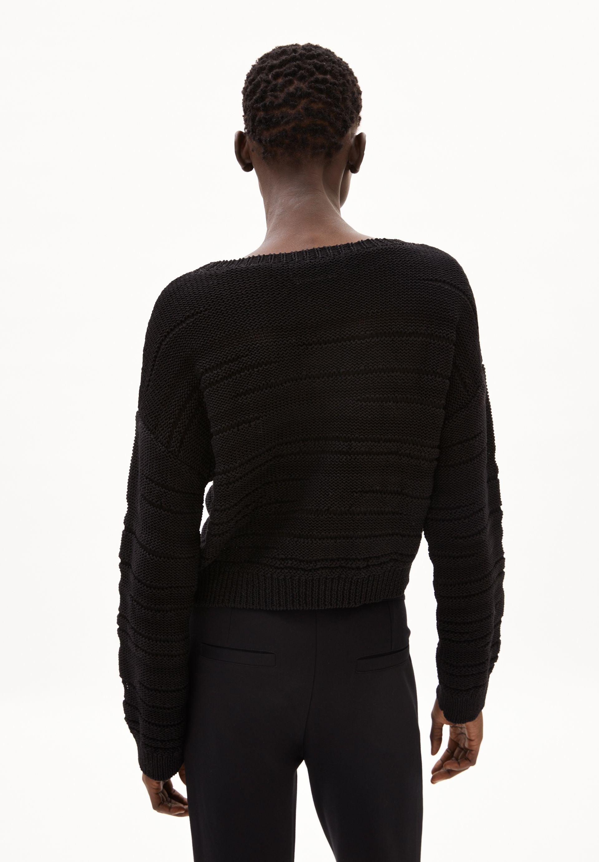 AALIYA | black