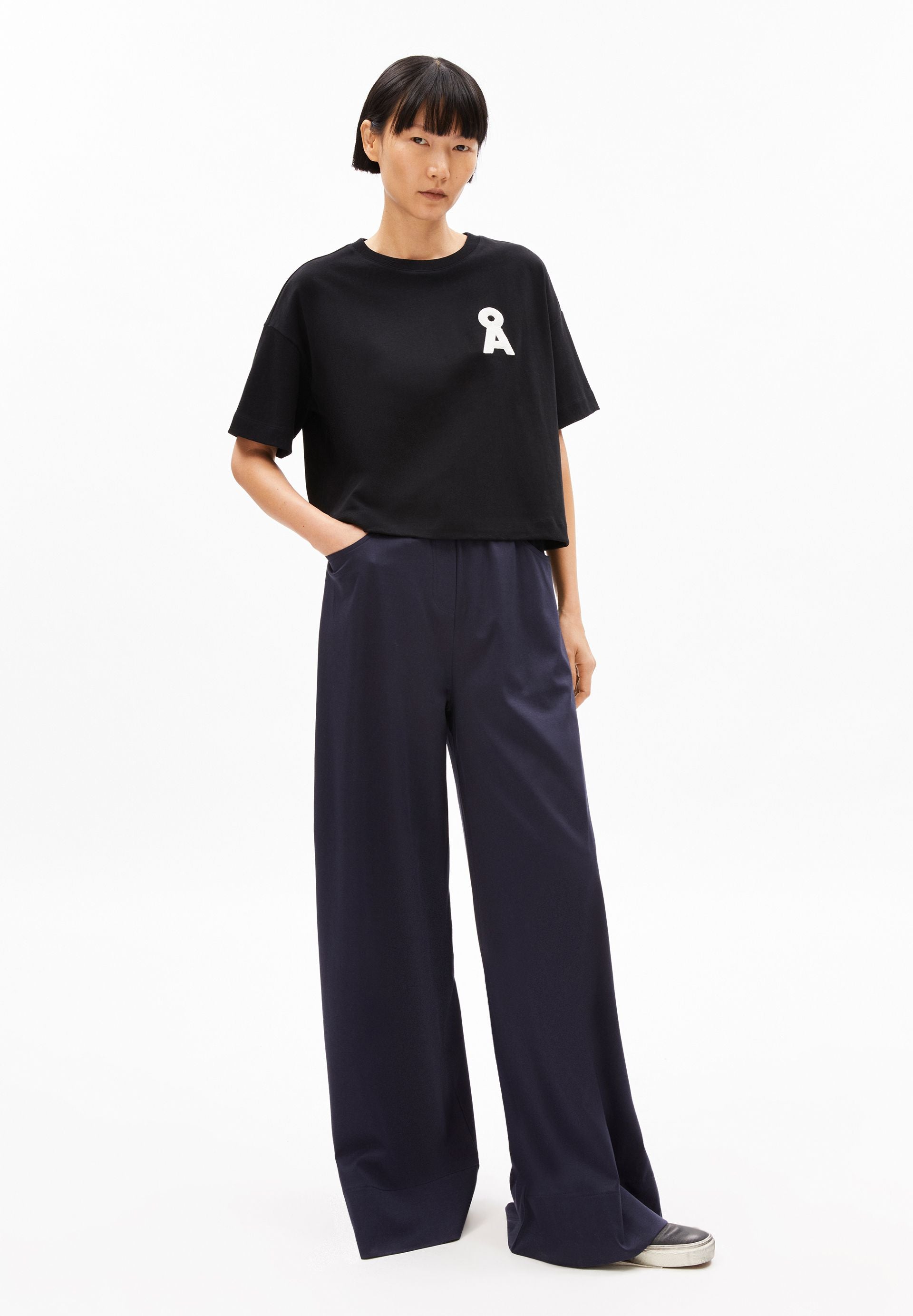 ALBERTARAA T-SHIRT | black