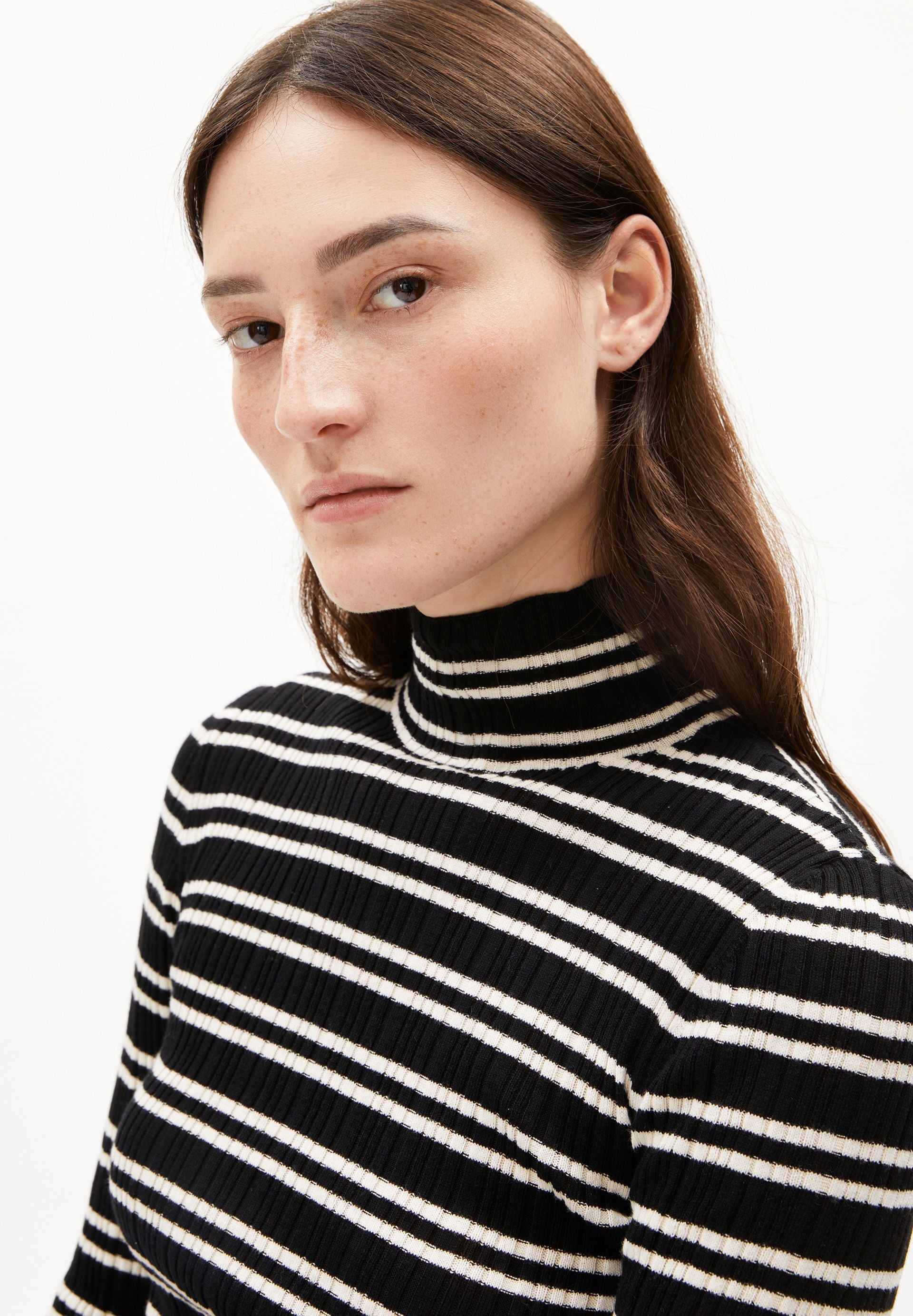 ALAANIA CHIFFRON STR STRICKPULLOVER | black-oatmilk