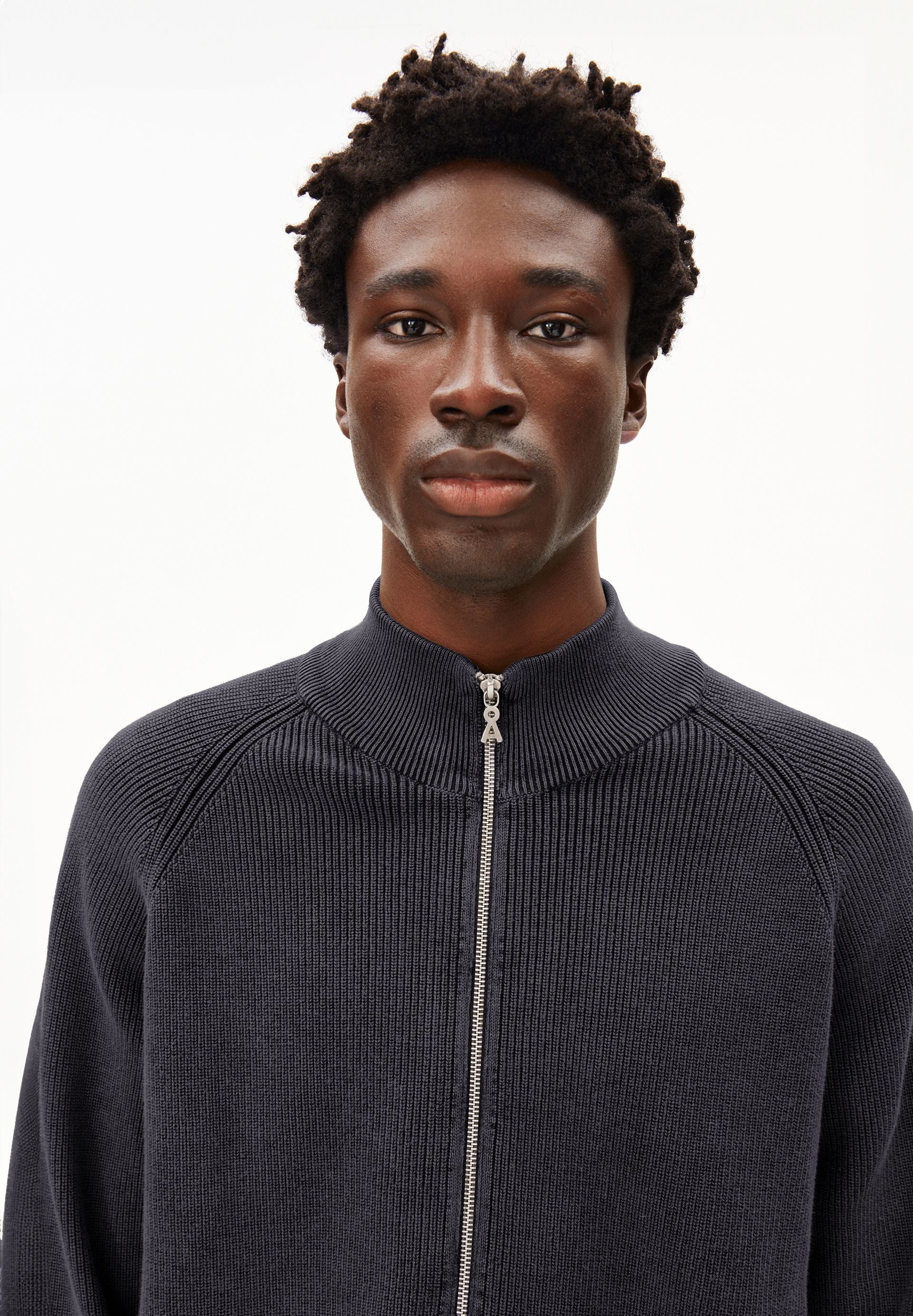 AARTYOM GMT DYE STRICKTROYER | black