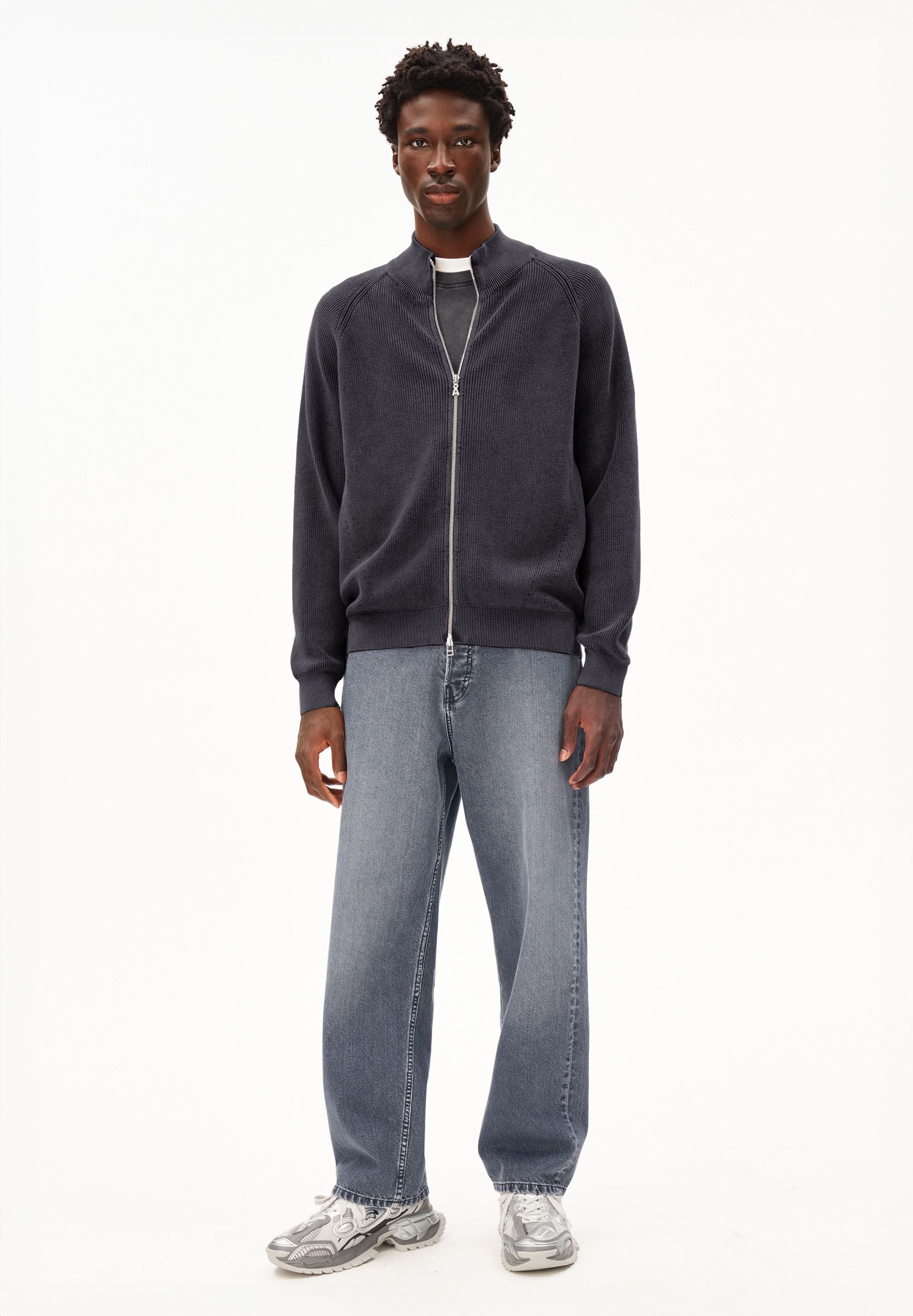 AARTYOM GMT DYE STRICKTROYER | black