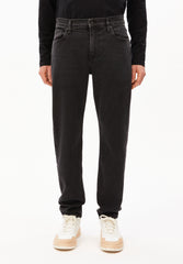 AARJO TARPA TAPERED JEANS | black washed authentic