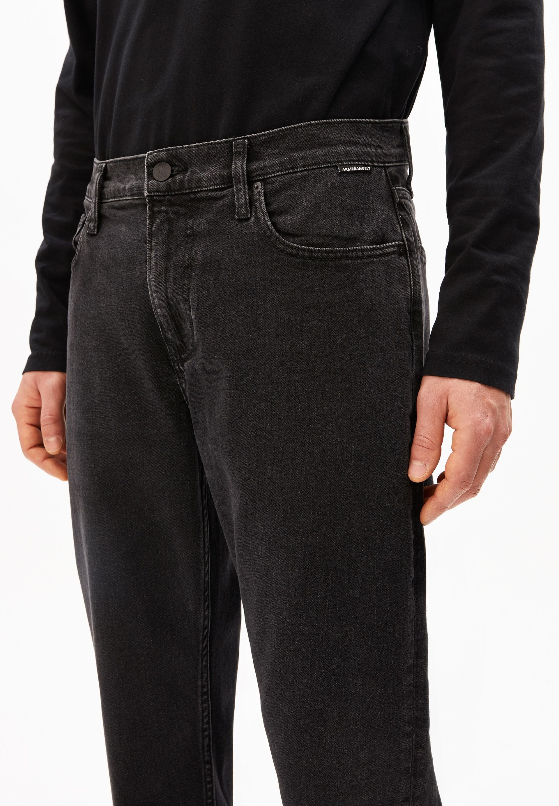 AARJO TARPA TAPERED JEANS | black washed authentic