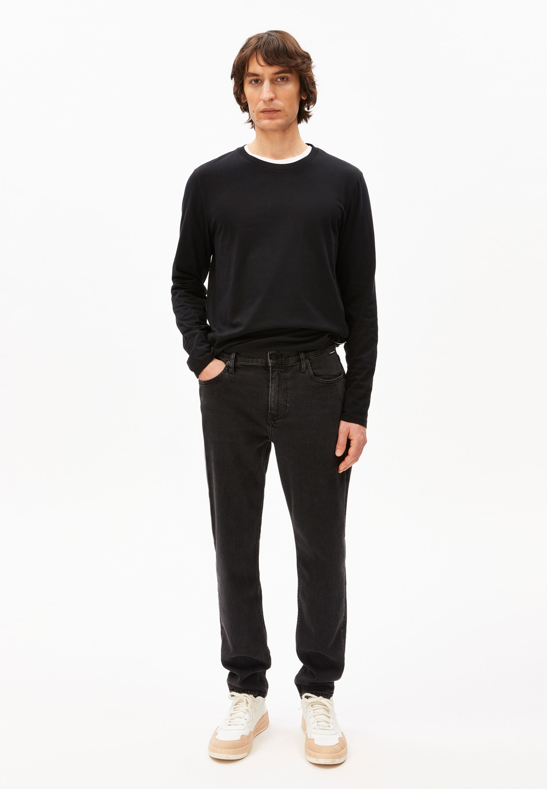 AARJO TARPA TAPERED JEANS | black washed authentic