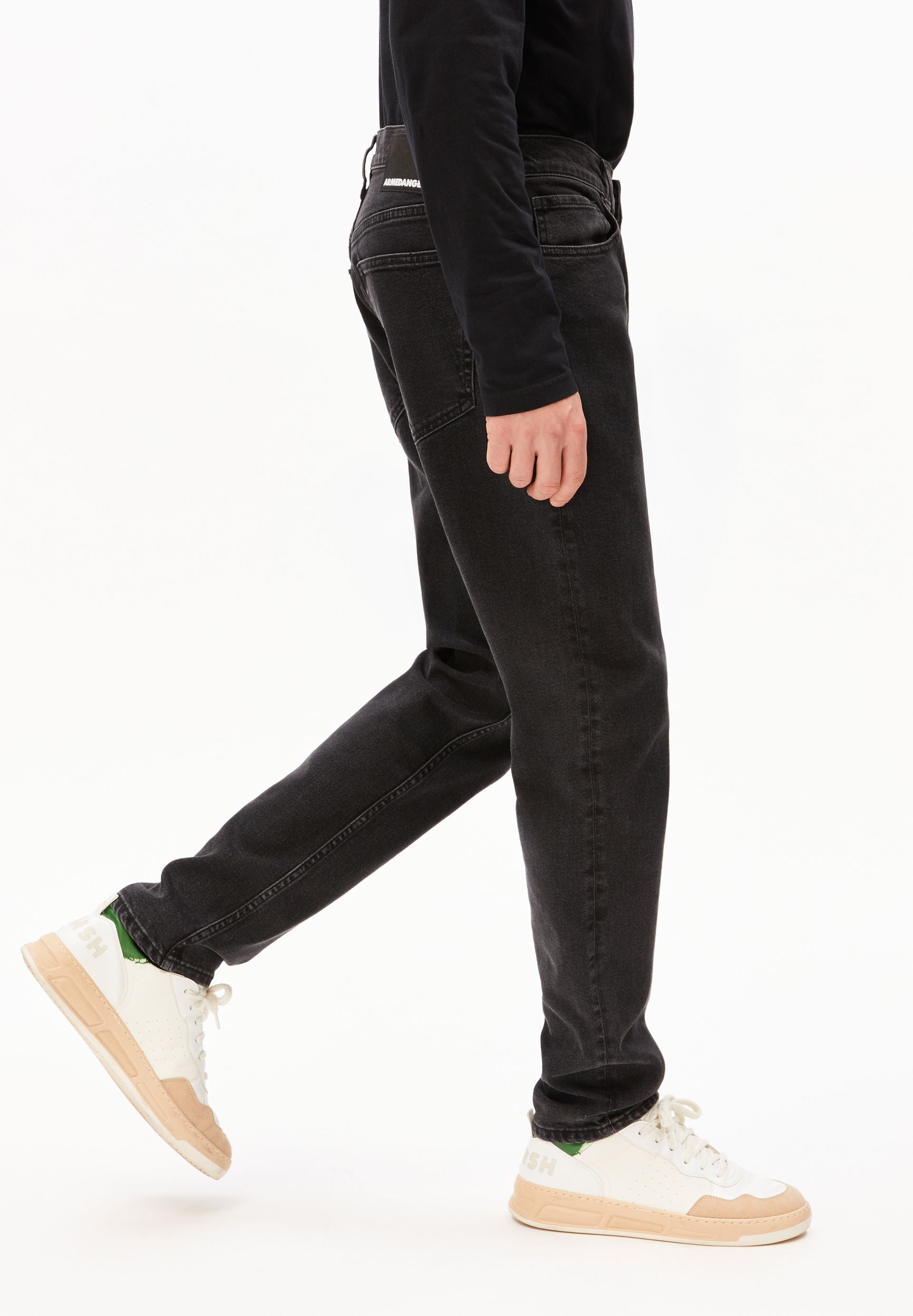 AARJO TARPA TAPERED JEANS | black washed authentic